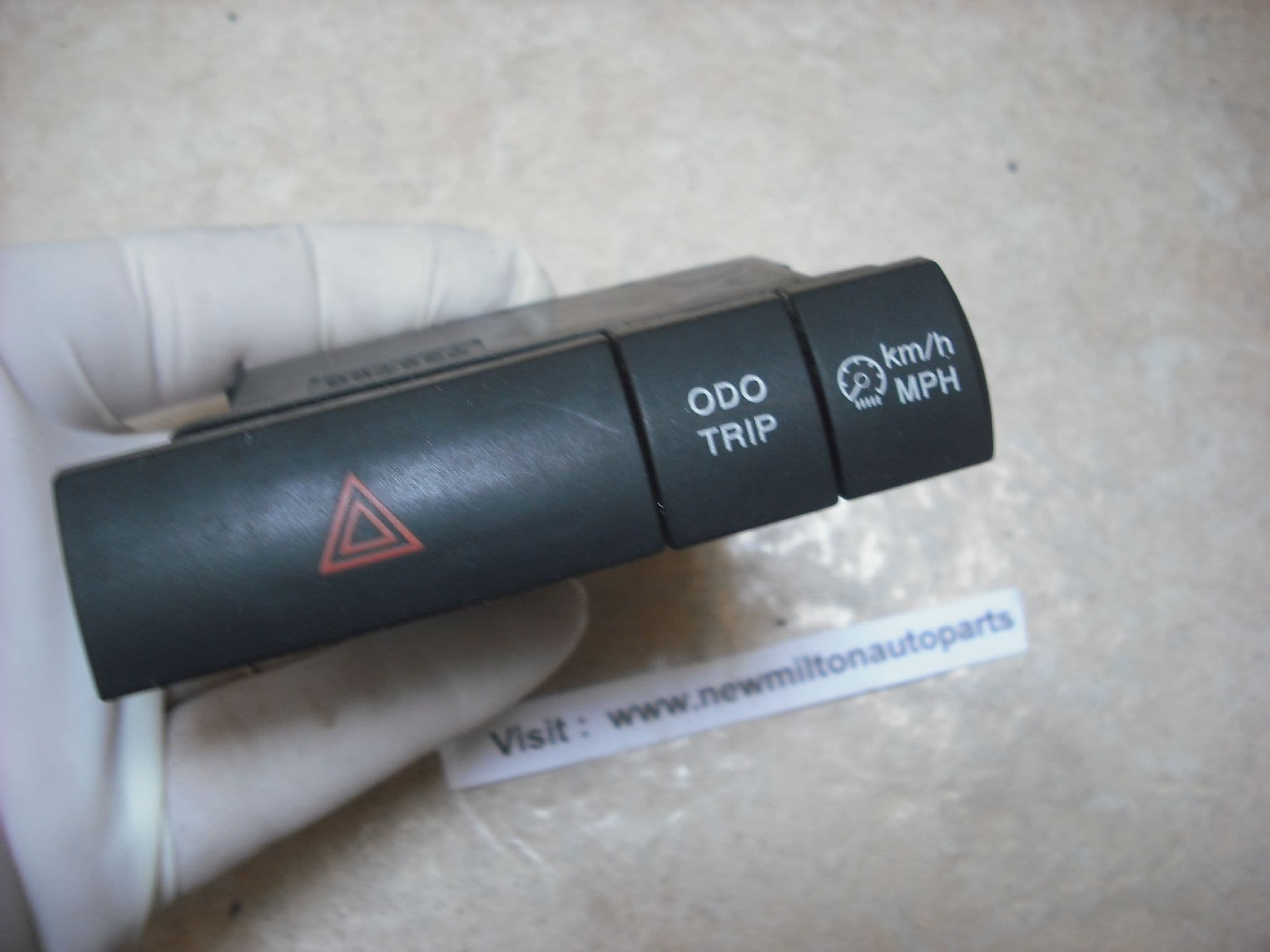 758706 TOYOTA PRIUS HAZARD WARNING LIGHT SWITCH