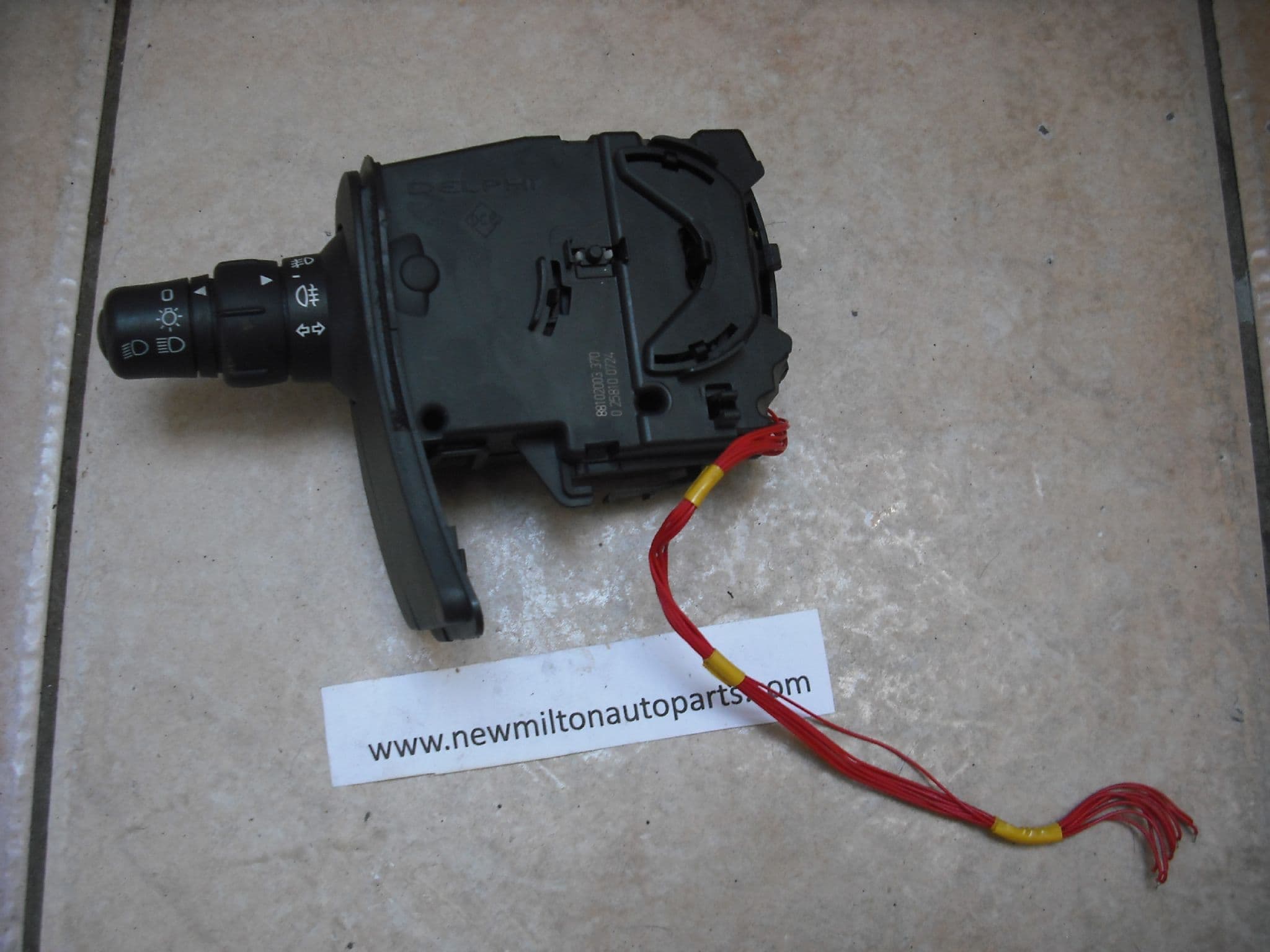 88102003 RENAULT CLIO MK3 HEADLIGHT HEADLAMP INDICATOR FLASHER SWITCH