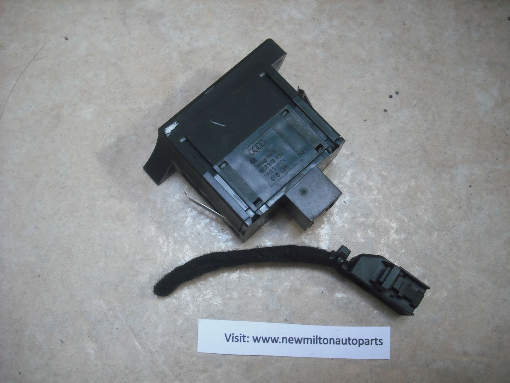 8E2919 094 AUDI A4 B6 B7 HEADLIGHT HEADLAMP HEIGHT LEVELING ADJUSTMENT