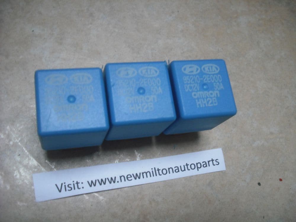 952102E000 3 GENUINE HYUNDAI i30 AND KIA CEED RELAYS