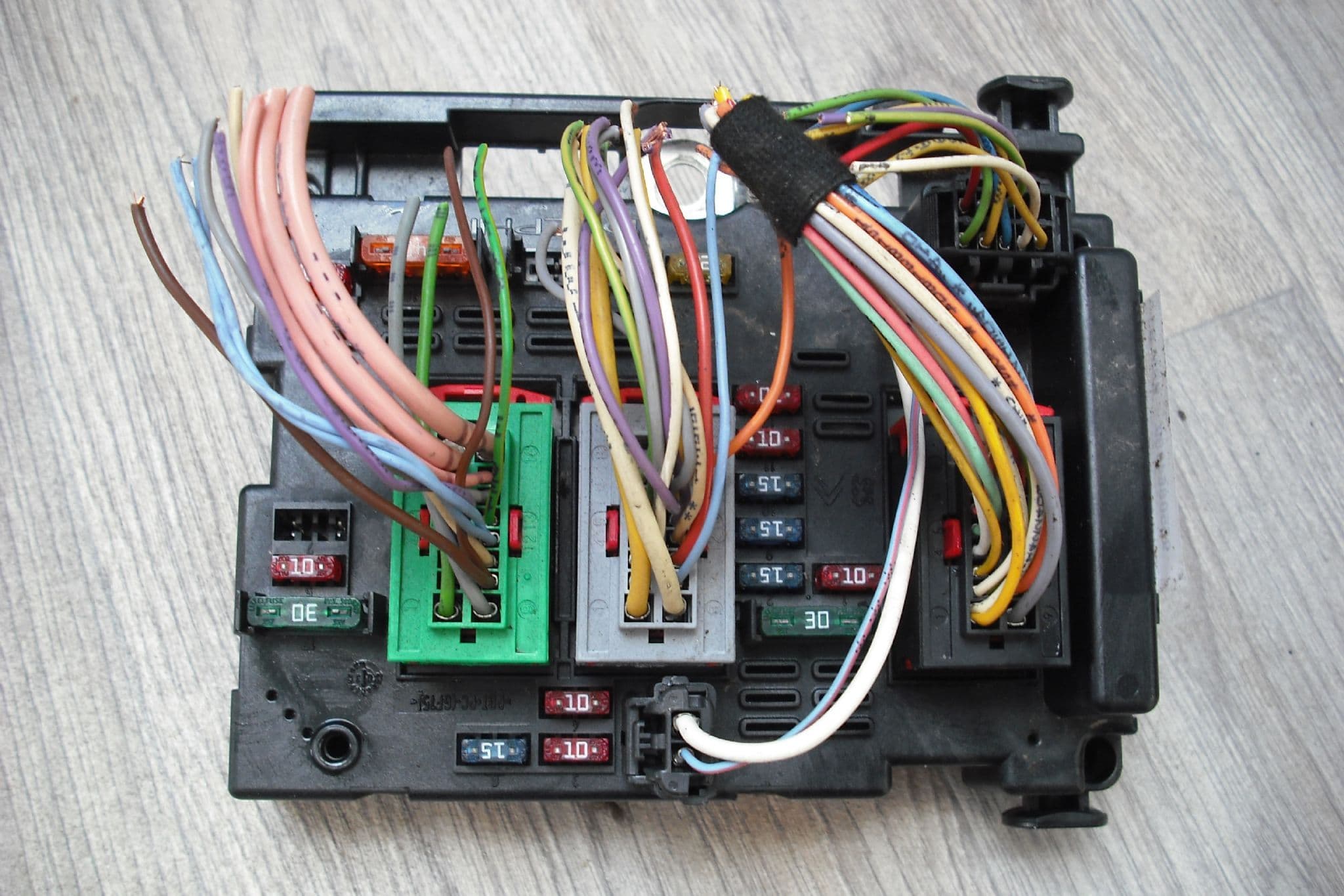 96506640890 BSM B3 PEOGFEOT 206 AND CONVERTIBLE FUSE BOX