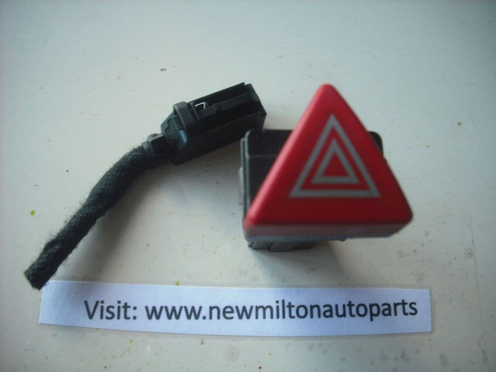 9751267 8P0 941 509 A AUDI A3 8P HAZARD WARNING LIGHT SWITCH