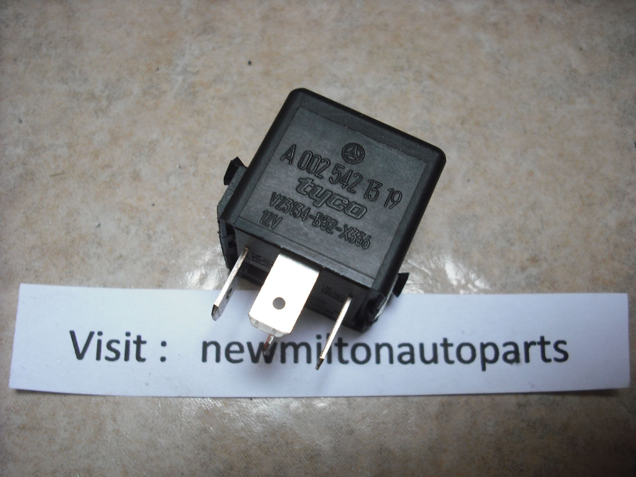 A 002 542 13 19 MERCEDES BENZ R170 SLK HOOD ROOF PUMP CONTROL RELAY