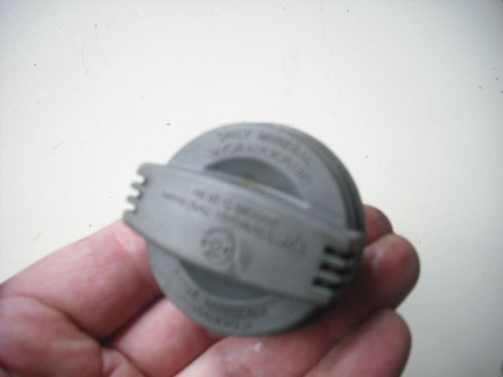 A GENUINE AUDI A4 B6 B7 POWER STEERING FLUID FILLER CAP