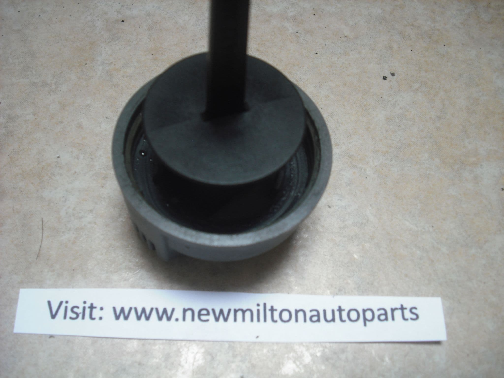 A GENUINE AUDI A4 B6 POWER STEERING FLUID FILLER CAP