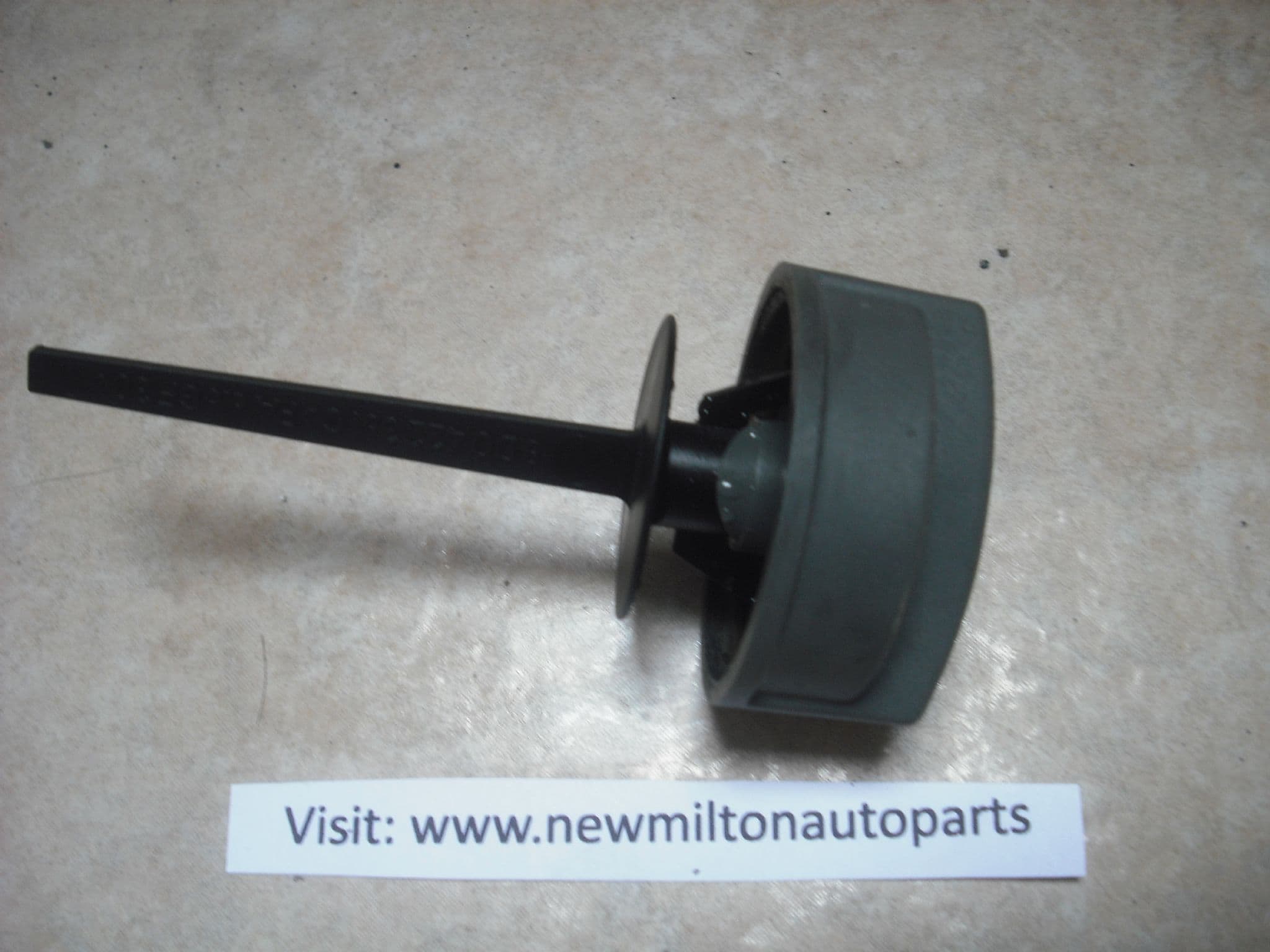 A GENUINE AUDI A4 B6 POWER STEERING FLUID FILLER CAP