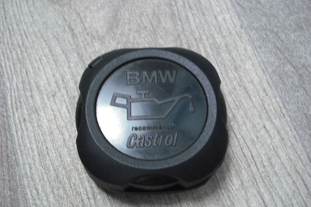 A GENUINE BMW 1 SERIES DIESEL ENGINE OIL FILLER CAP