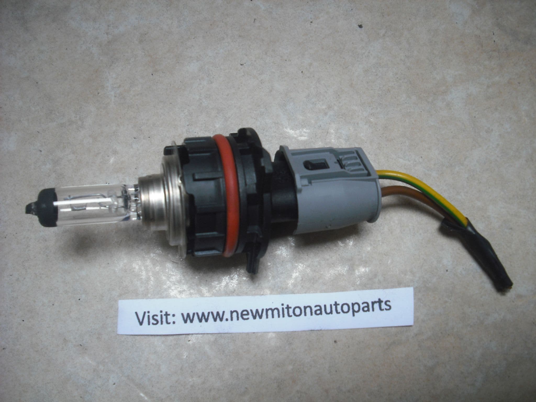 A GENUINE BMW E53 X5 HEADLIGHT HEADLAMP BULB HOLDER