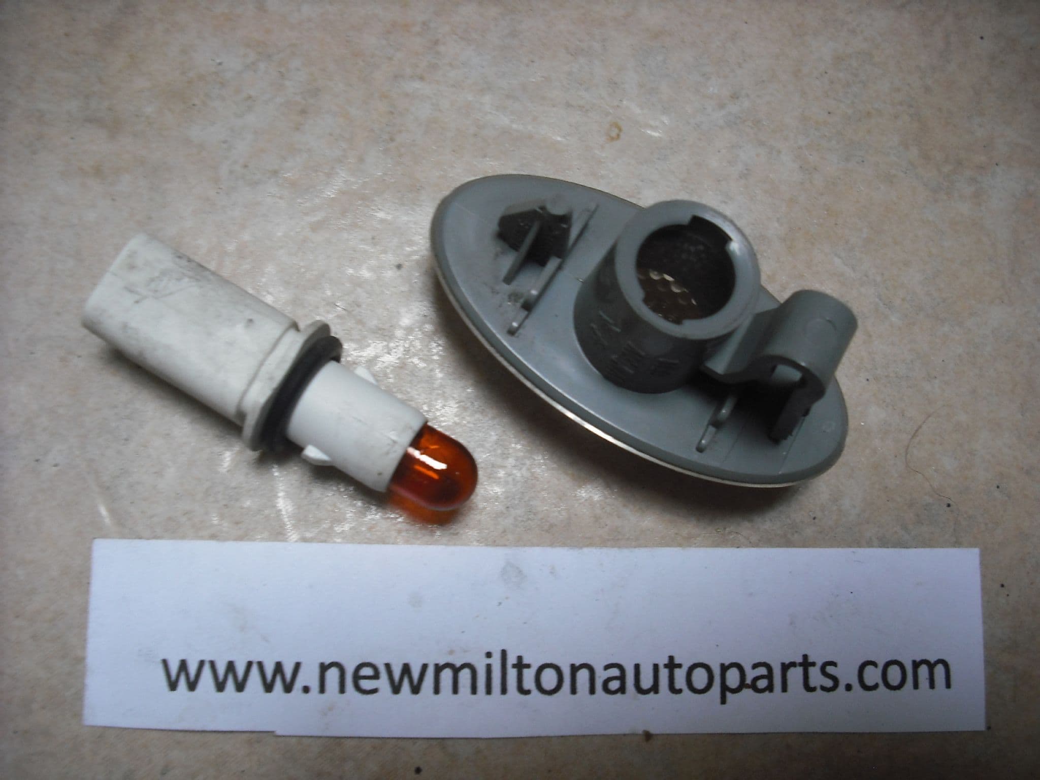 A GENUINE CITROEN C3 FRONT WING MARKER / INDICATOR / FLASHER
