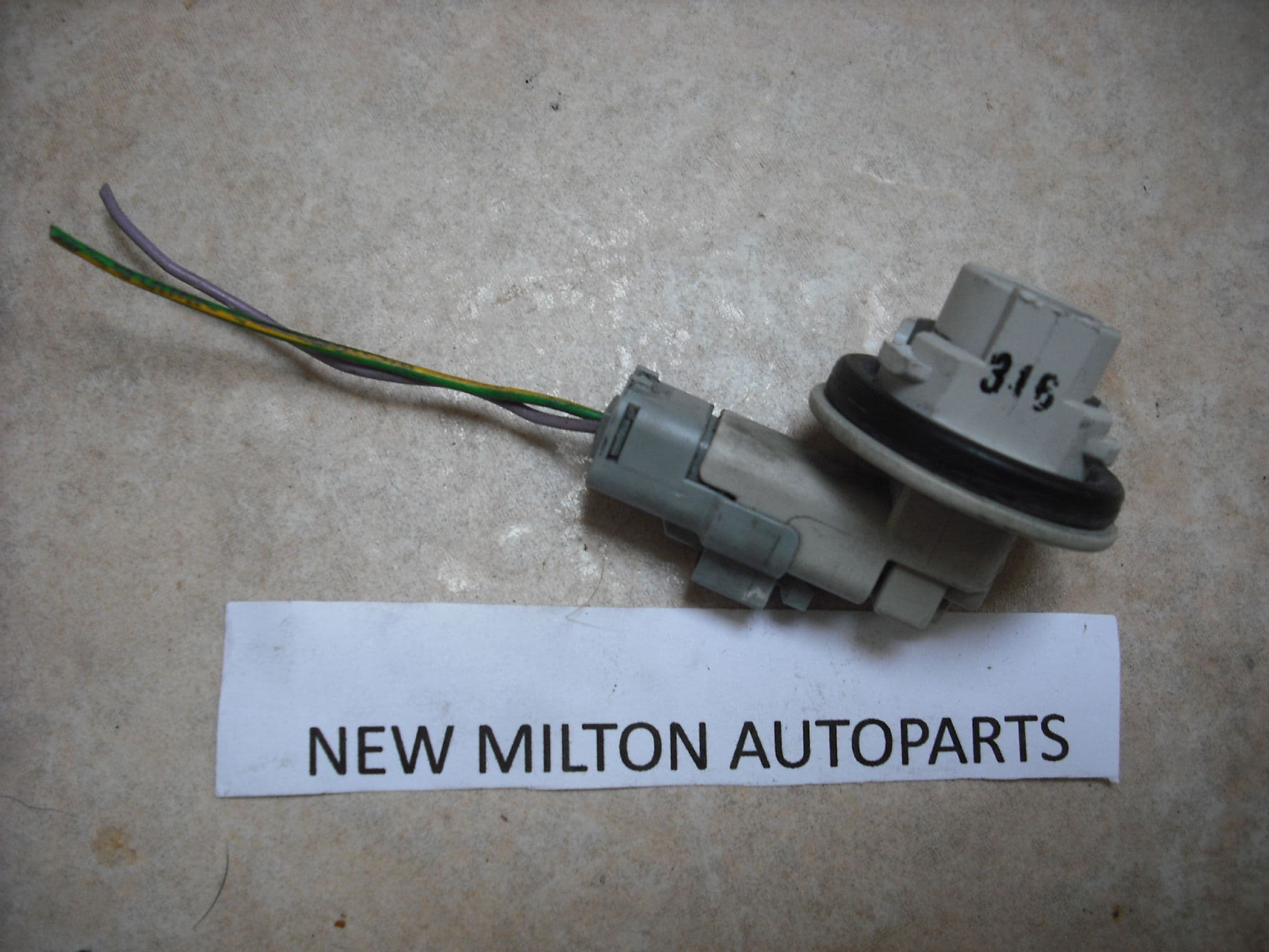 A GENUINE CITROEN PICASSO 20002007 HEADLAMP HEADLIGHT INDICATOR