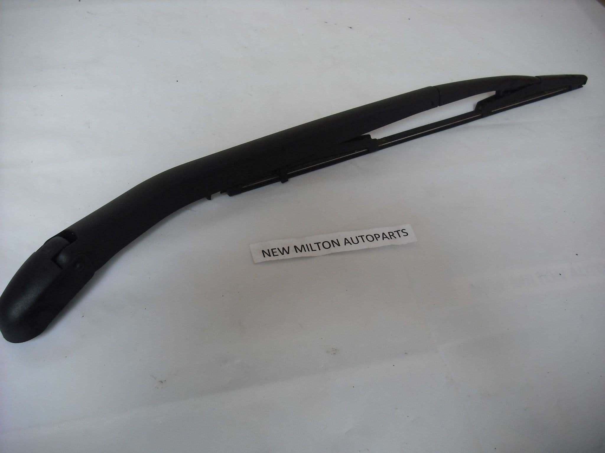2x Front Wiper Blades For Fiat Punto & Grande Punto 2005–2024 – Easy Install, Unbranded