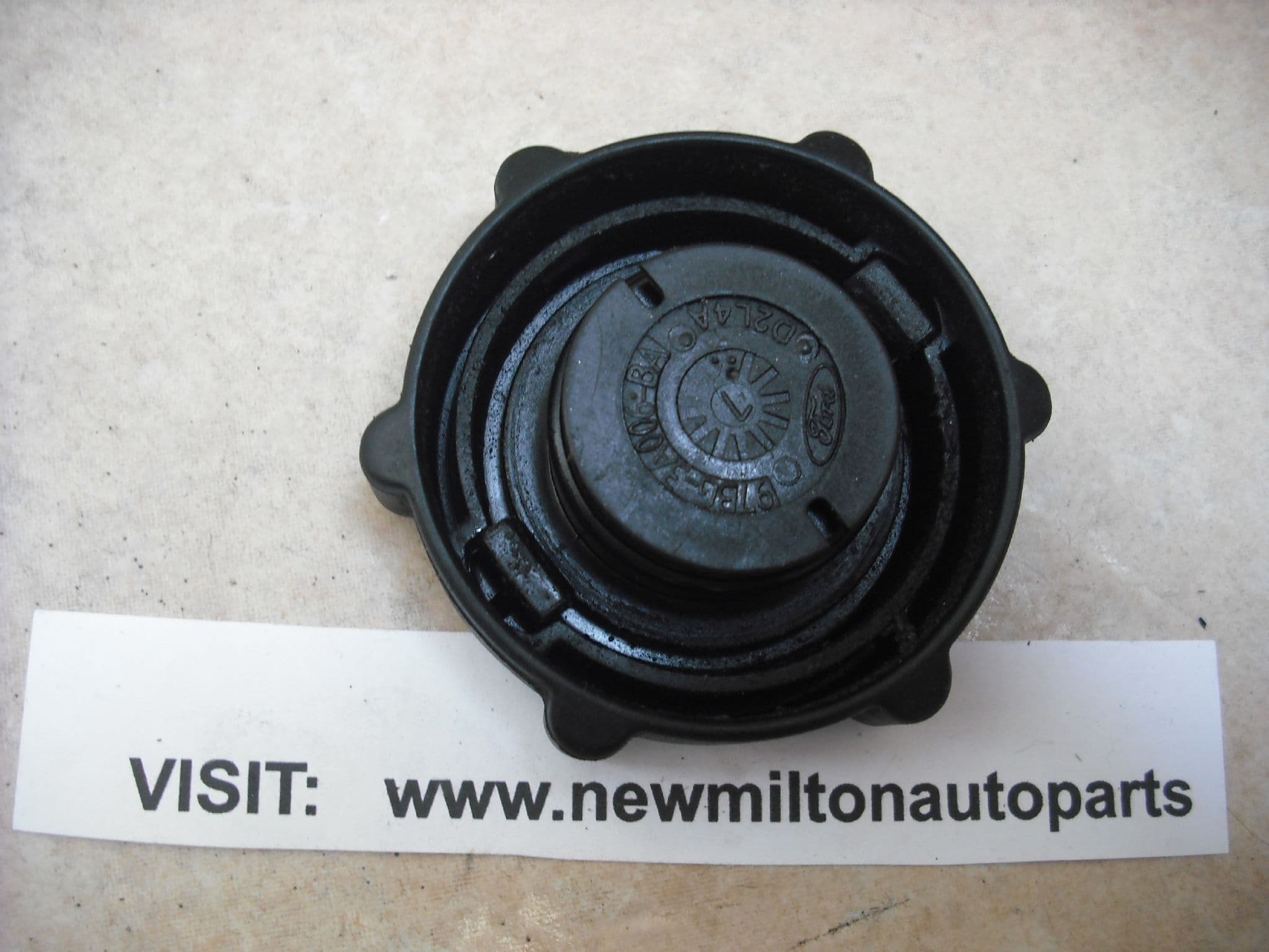 A GENUINE FORD FOCUS MK2 AND C MAX POWER STEERING FLUID FILLER CAP