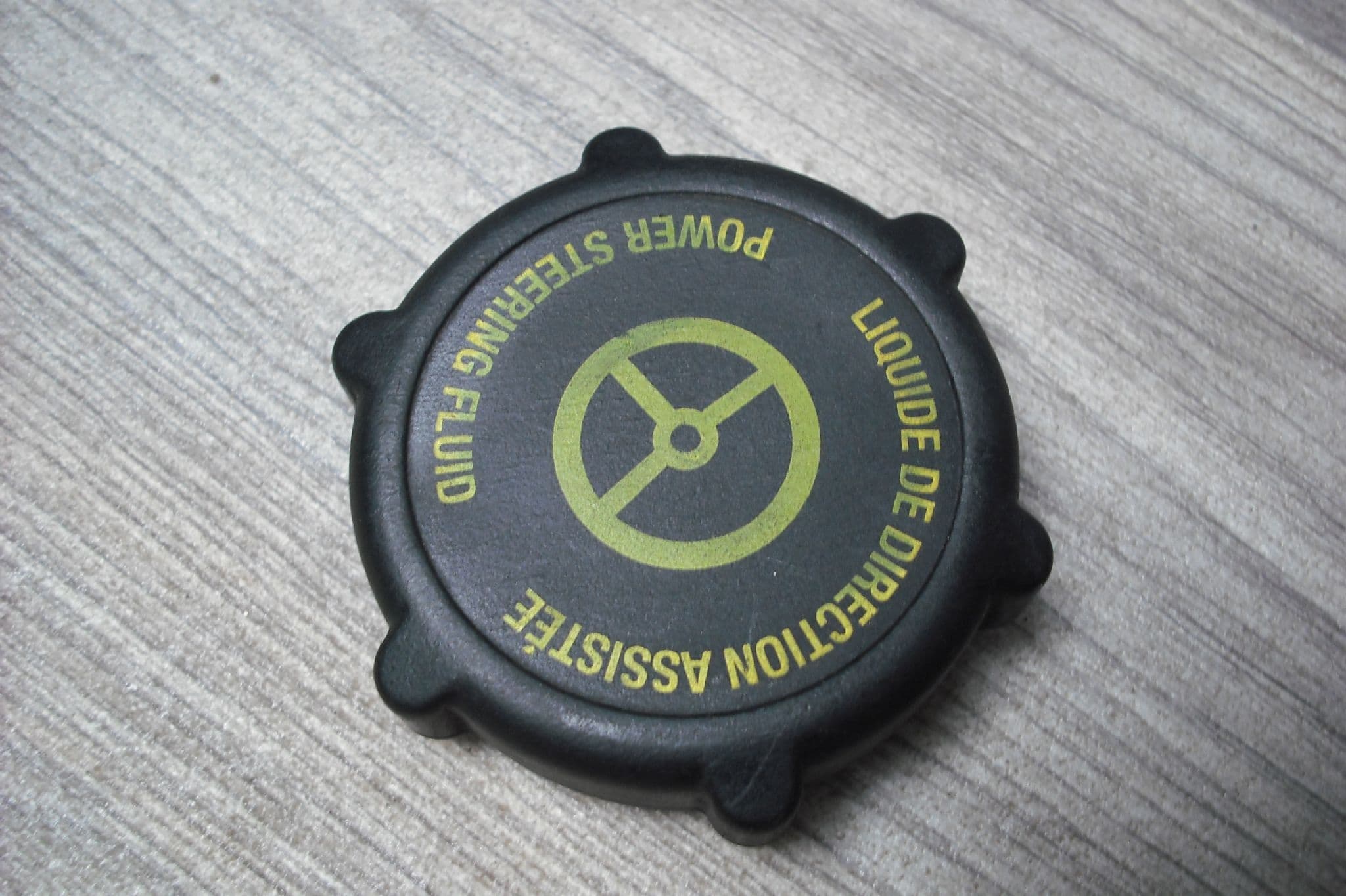 A GENUINE FORD FOCUS MK2 AND C MAX POWER STEERING FLUID FILLER CAP