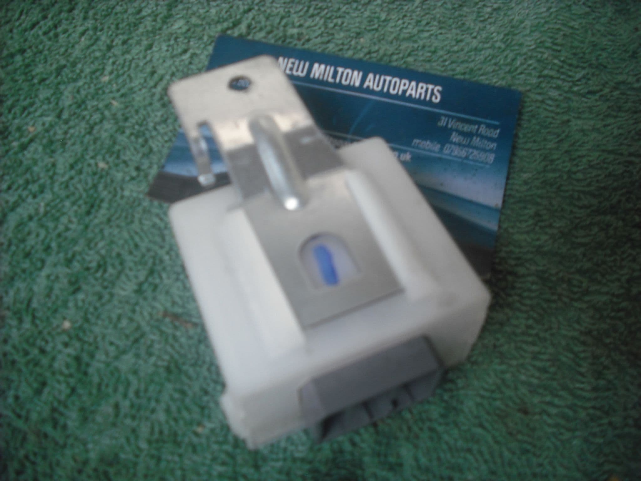 A GENUINE HONDA CRV MK2 20022007 FRONT AND REAR DOOR WINDOW CONTROL