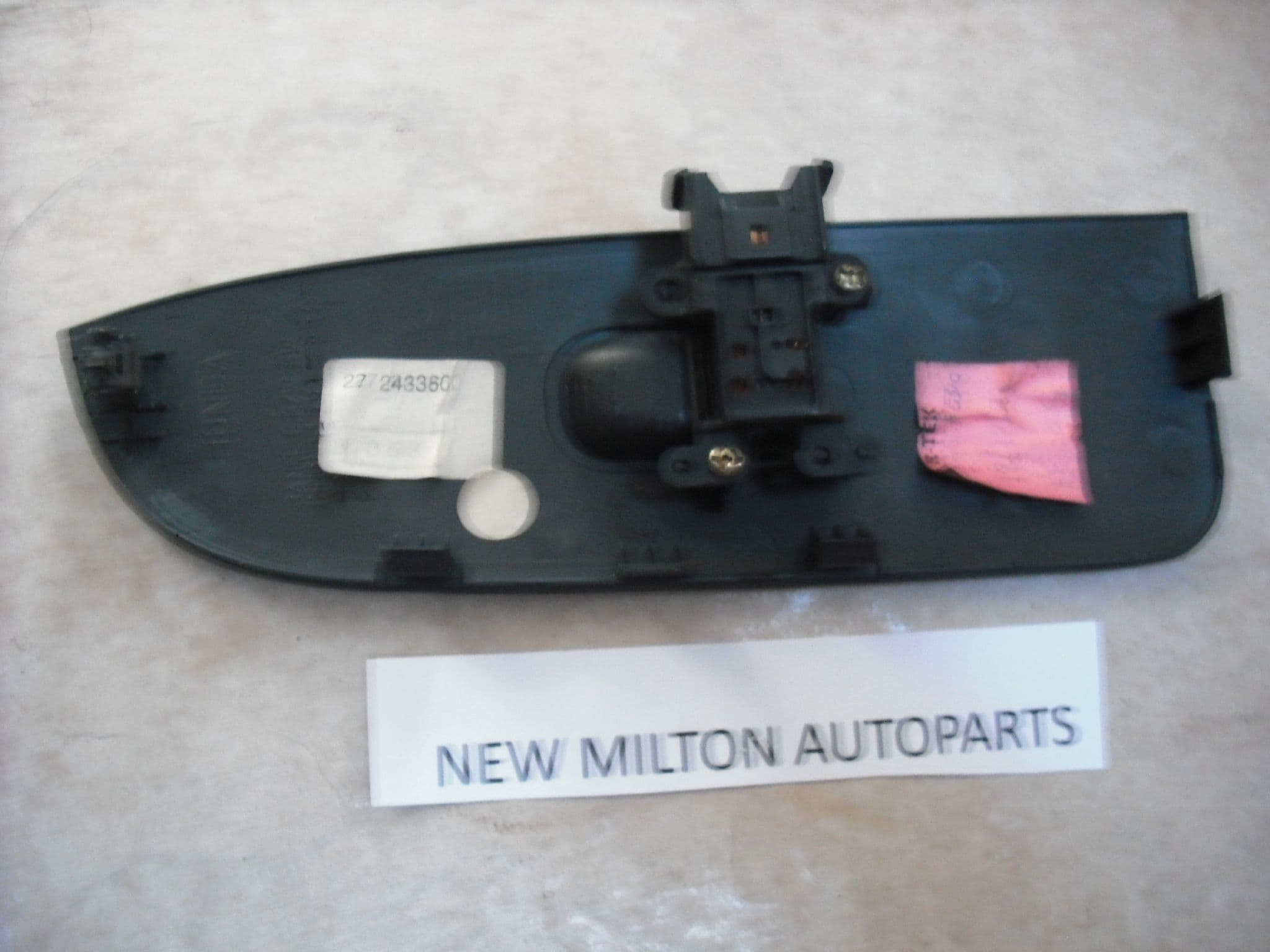 A GENUINE HONDA CRV MK2 FRONT PASSENGER DOOR ELECTRIC WINDOW SWITCH