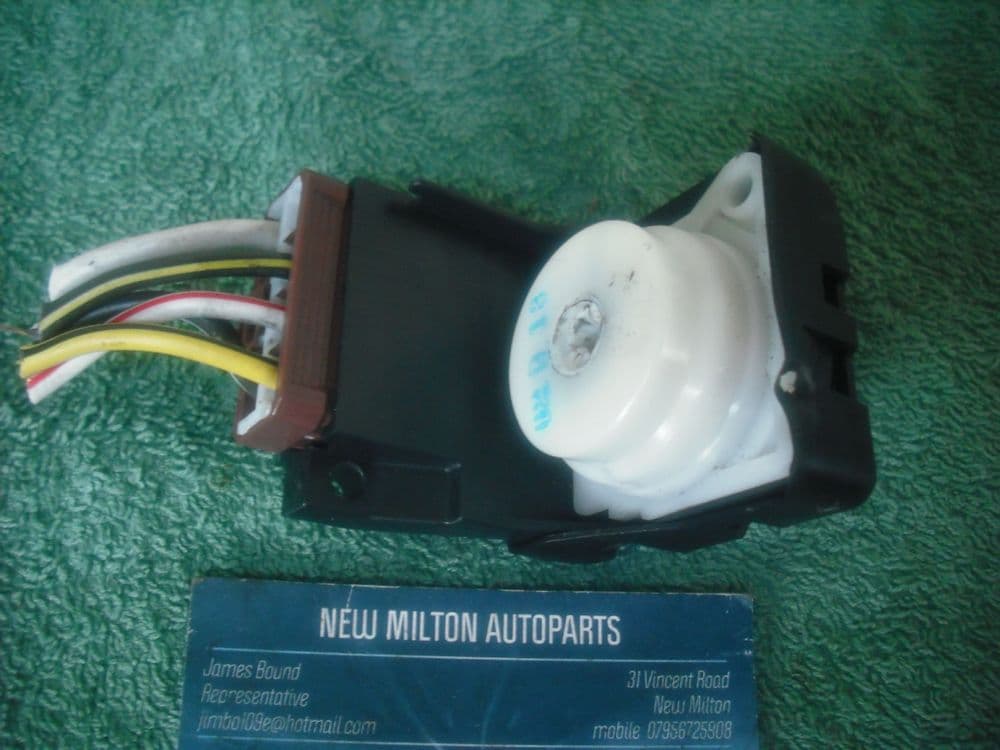 A GENUINE HONDA JAZZ IGNITION SWITCH ELECTRICAL CONTACT PLUG