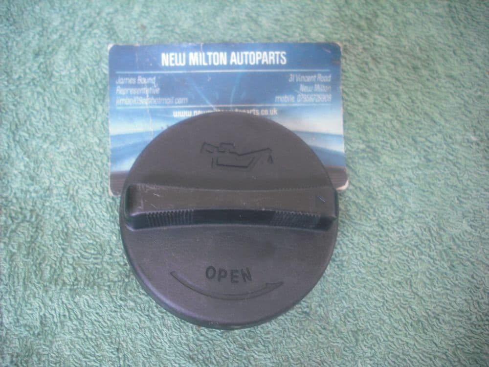A GENUINE HYUNDAI ELANTRA ENGINE OIL FILLER CAP