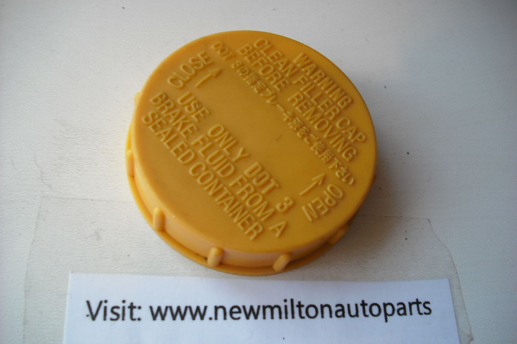 A GENUINE IMPREZA SUBARU LEGACY OUTBACK BRAKE FLUID MASTER CYLINDER