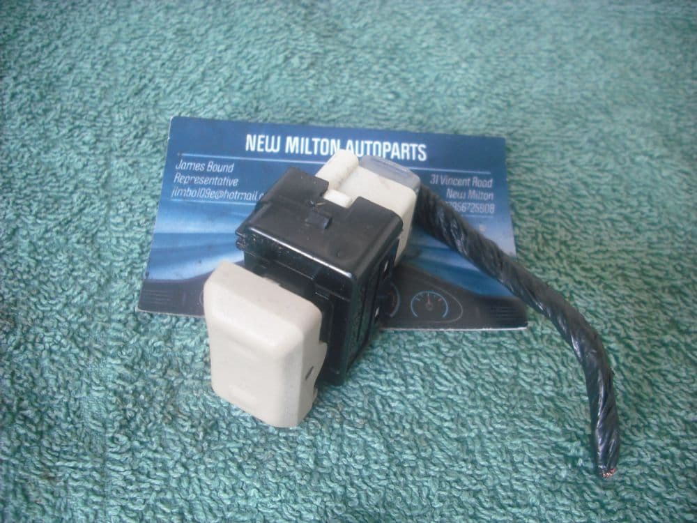 A GENUINE JAGUAR S TYPE 19992002 ELECTRIC FRONT SEAT SWITCH LIGHT