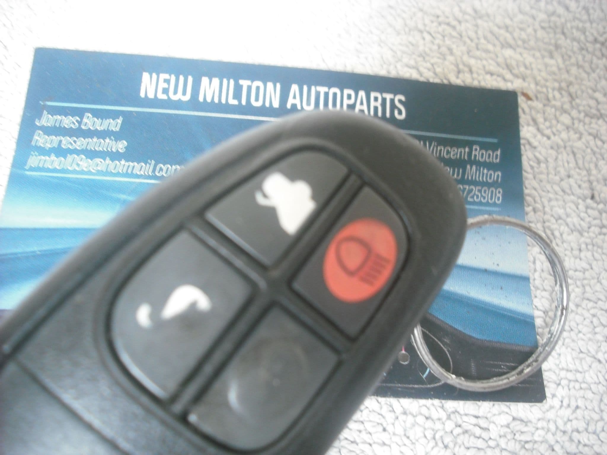 A GENUINE JAGUAR S TYPE REMOTE CENTRAL LOCKING KEY FOB