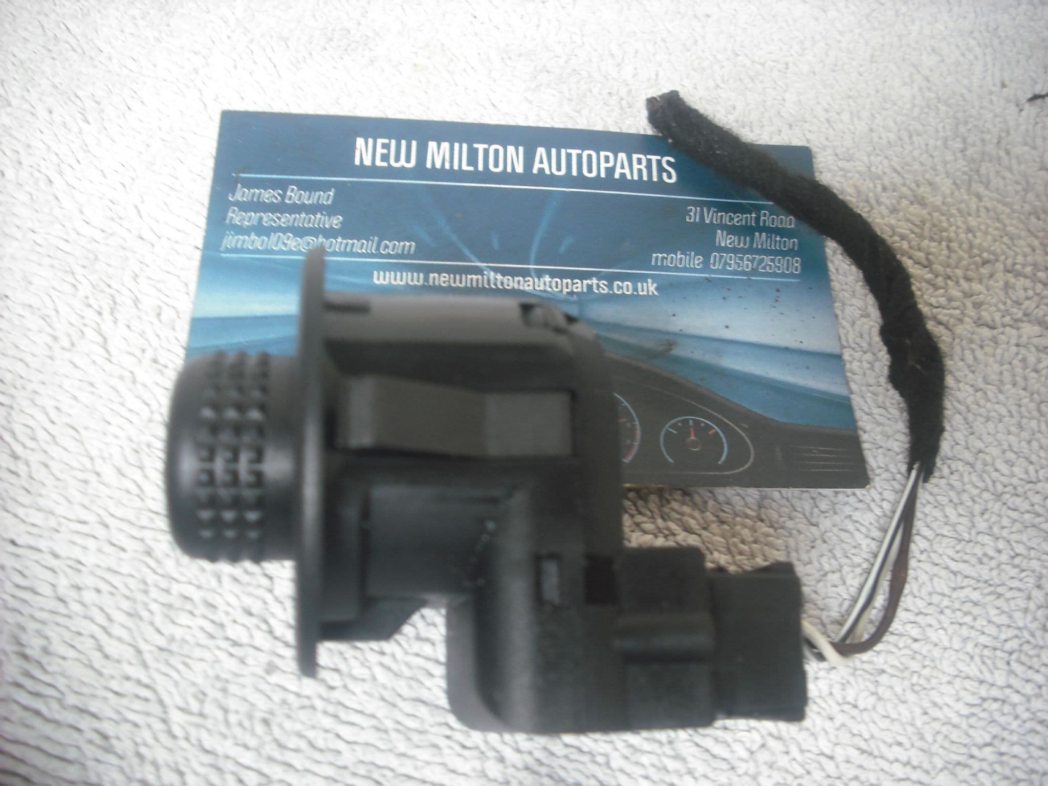 A GENUINE JAGUAR S TYPE STEERING COLUMN ADJUSTMENT SWITCH 03 9303 45