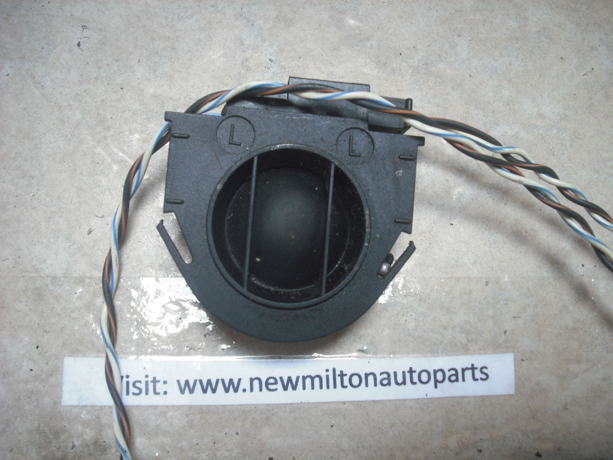 A GENUINE JAGUAR XJ8 X308 REAR DOOR SPEAKER TWEETER LNC 4151 AA