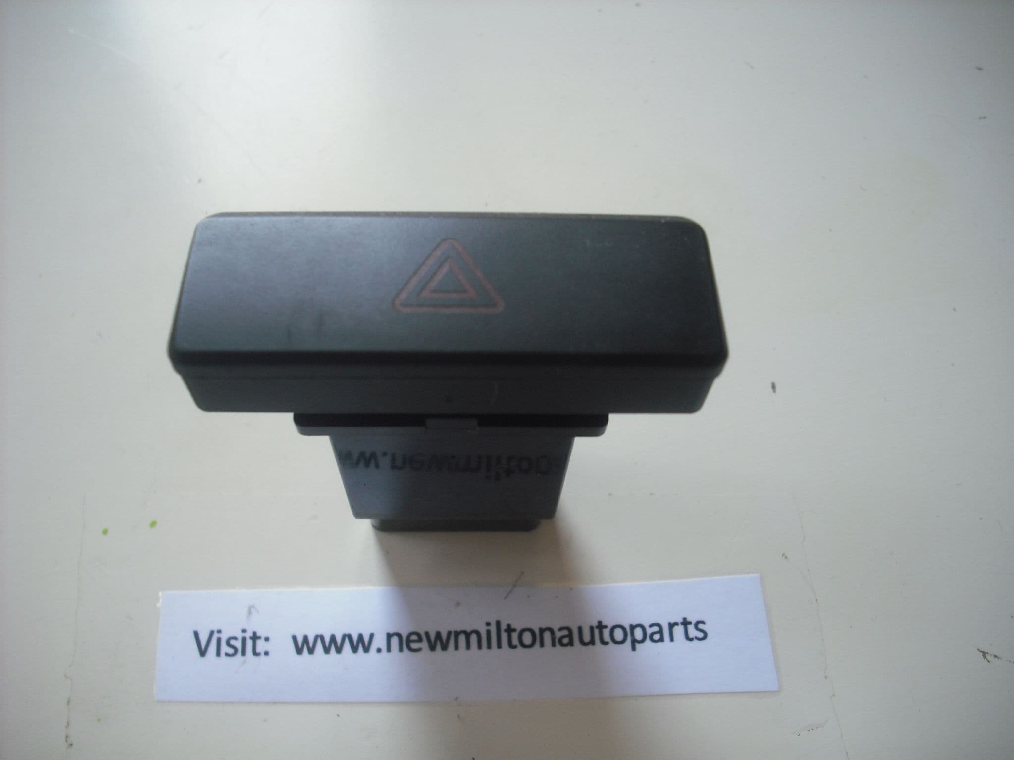 リオ⭐︎ A GENUINE KIA RIO MK1 HAZARD WARNING LIGHT SWITCH 84776 FD000 30516