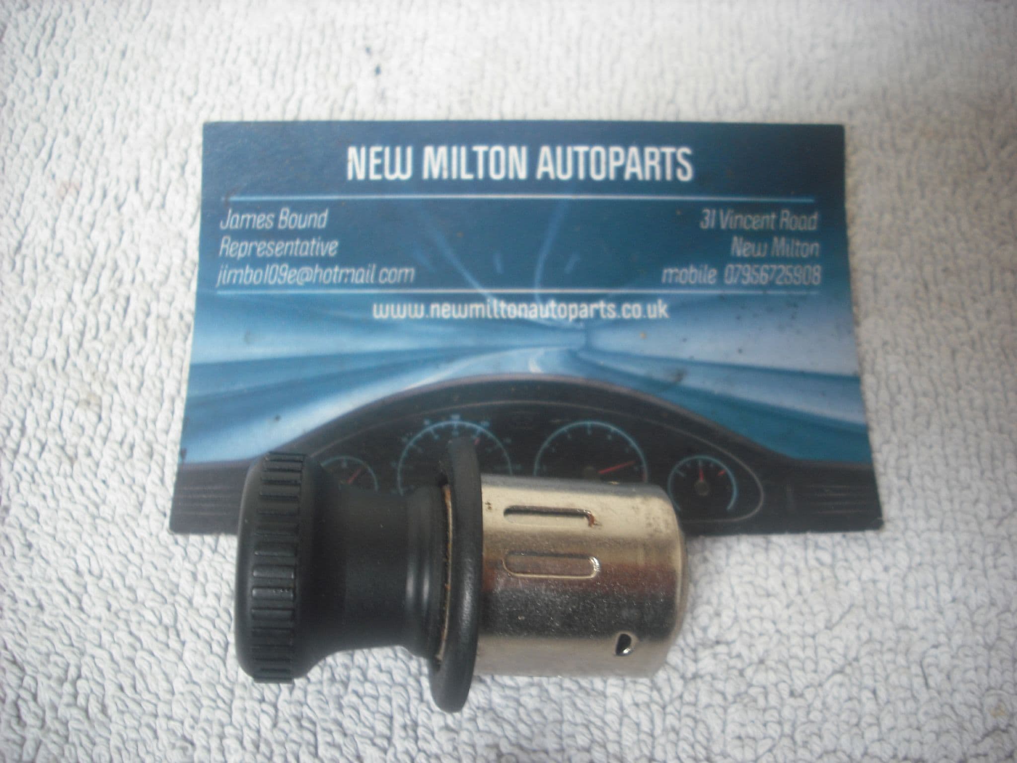 A GENUINE KIA SEDONA / CARNIVAL 2002-2006 CIGARETTE LIGHTER INSERT
