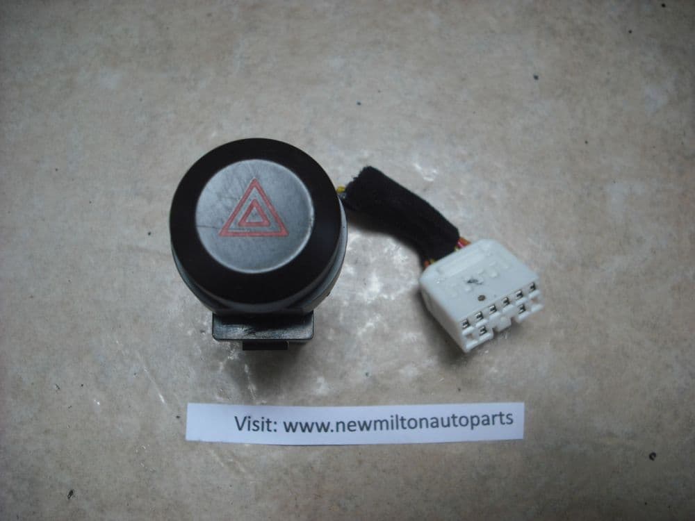 A GENUINE KIA SORENTO 20032006 HAZARD WARNING LIGHT LAMP SWITCH 93730