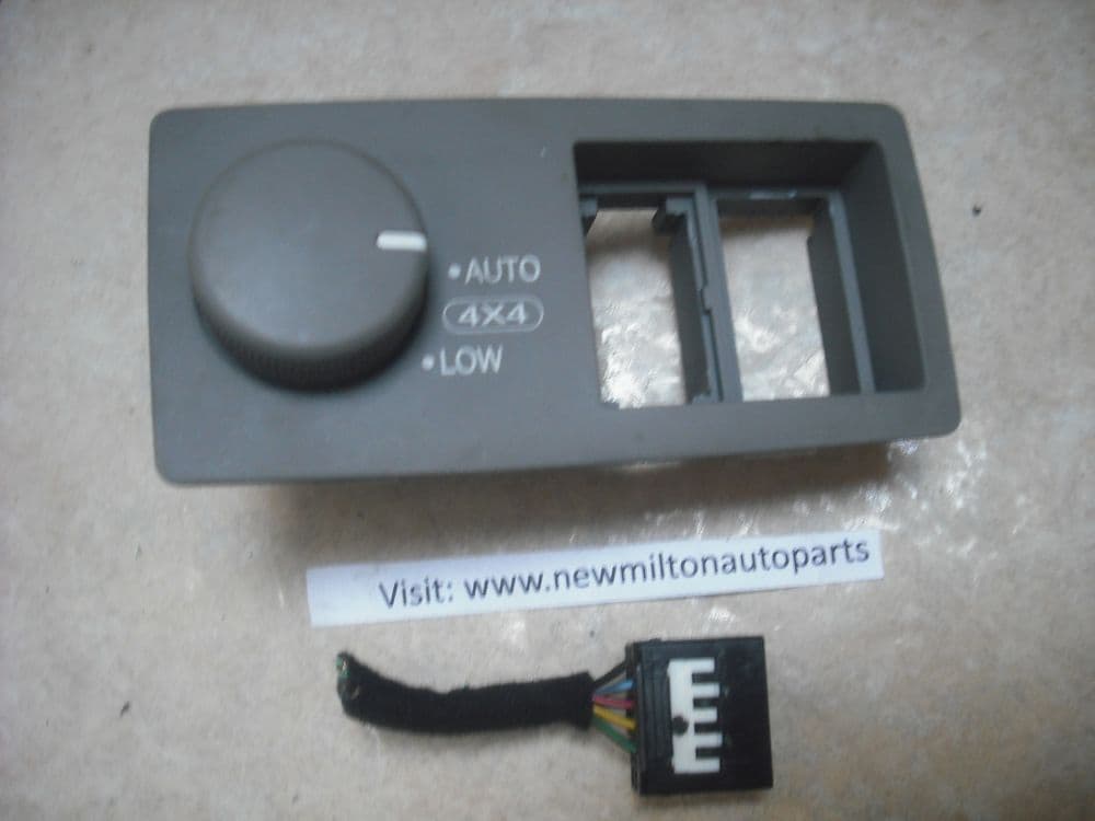 A GENUINE KIA SORENTO AUTO GEARBOX HIGH AND LOW 4X4 SWITCH
