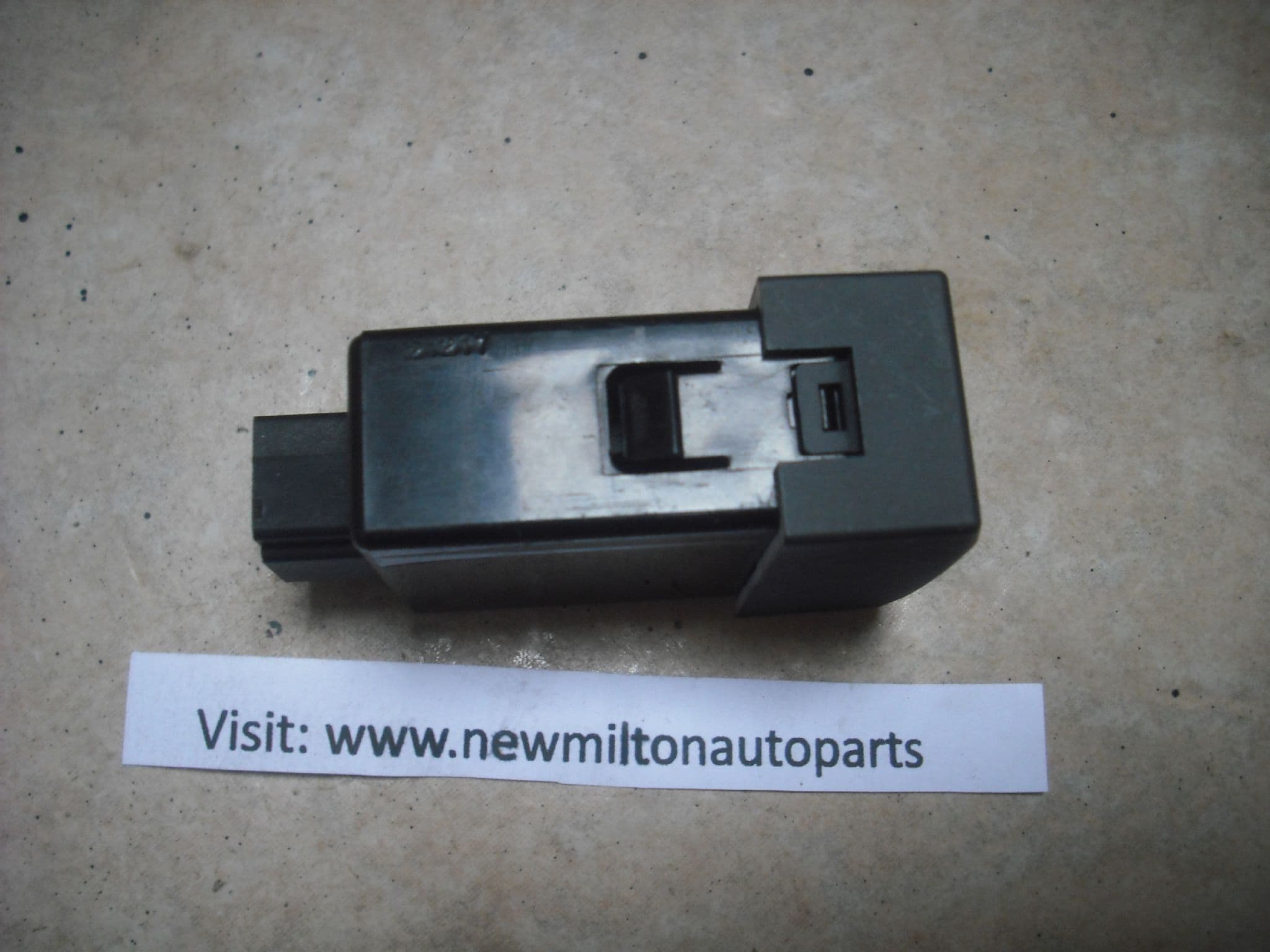 A GENUINE KIA SORENTO HEADLIGHT LEVELING ADJUSTMENT SWITCH
