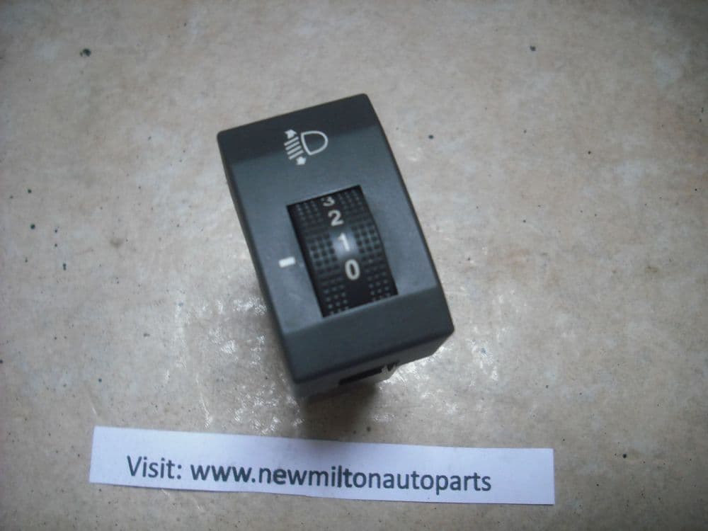 A GENUINE KIA SORENTO HEADLIGHT LEVELING ADJUSTMENT SWITCH
