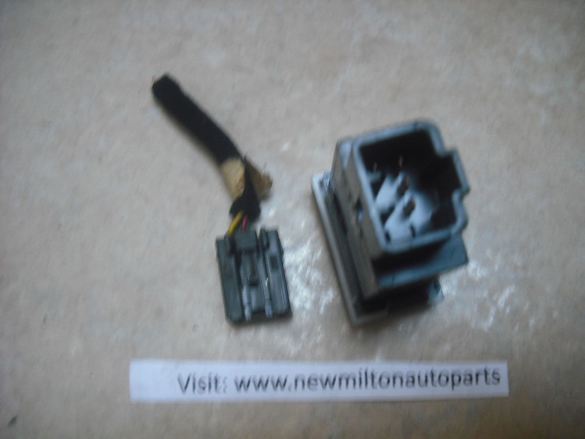 A GENUINE KIA SORENTO MK1 CRUISE CONTROL SWITCH