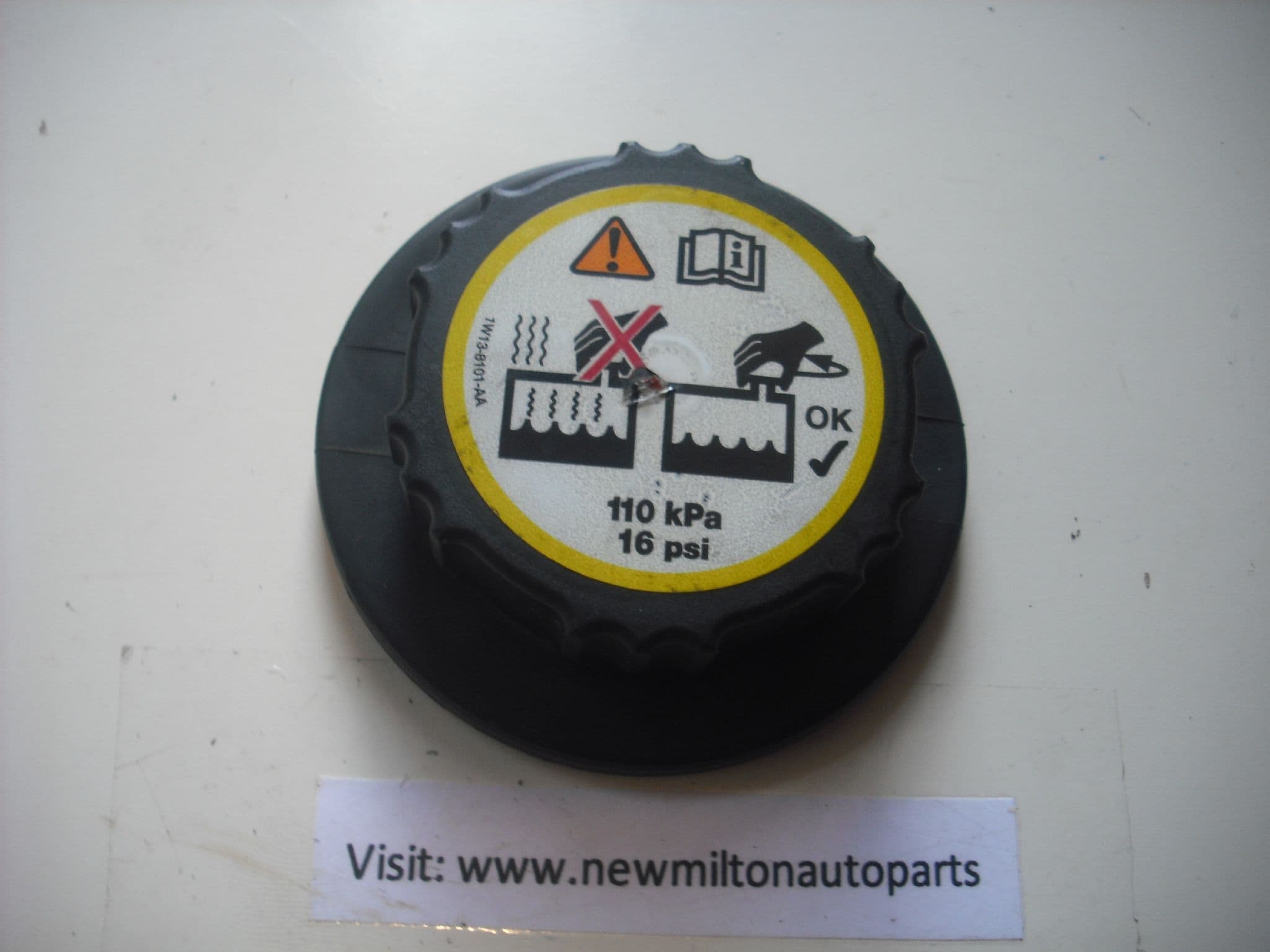 A GENUINE LAND ROVER FREELANDER RADIATOR WATER COOLANT EXPANSION TANK ...