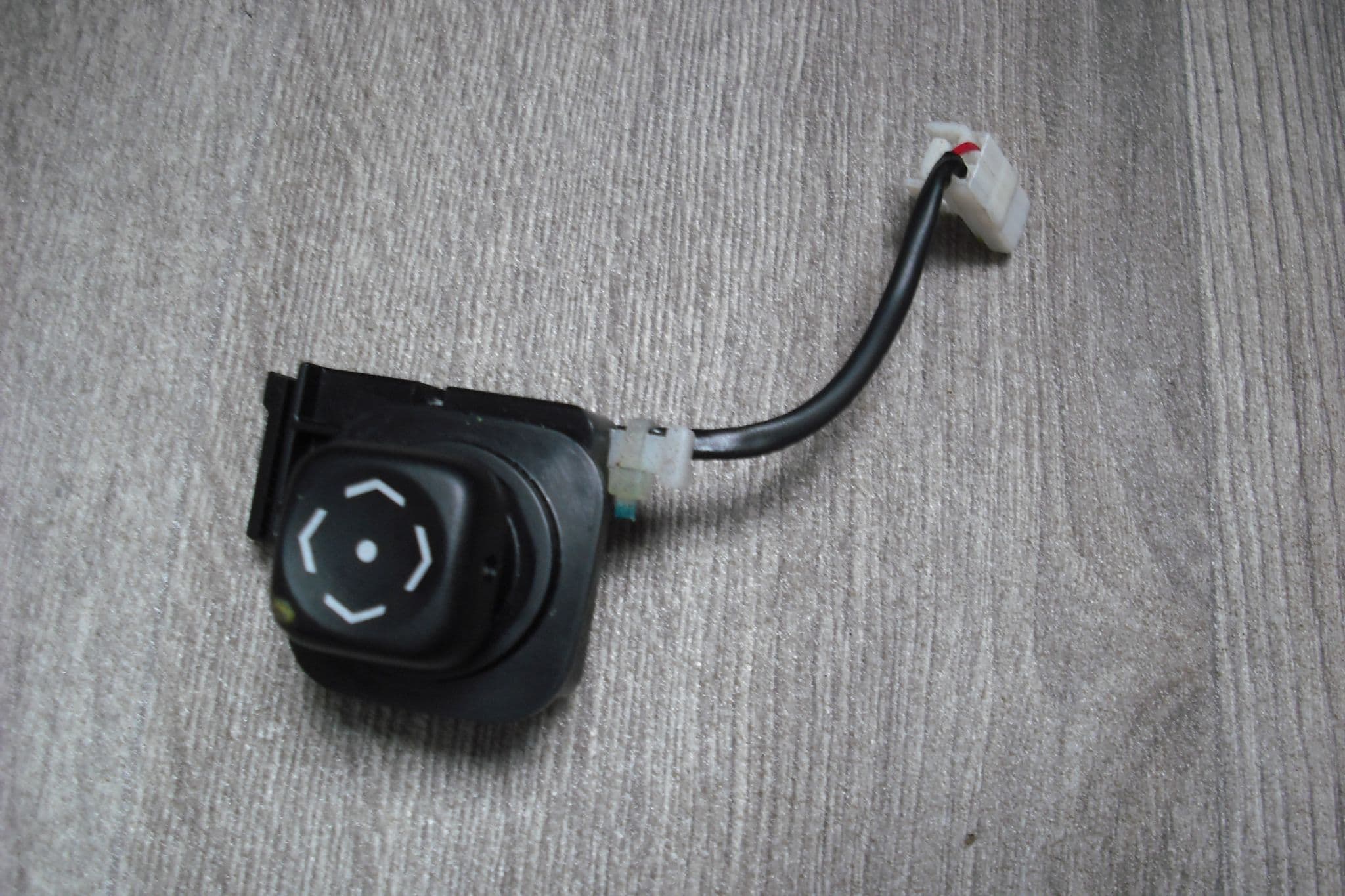 A GENUINE LEXUS RX400H ELECTRIC STEERING COLUMN CONTROL SWITCH