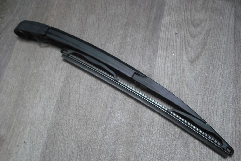 A GENUINE MAZDA 5 REAR WINDOW WIPER ARM AND BLADE
