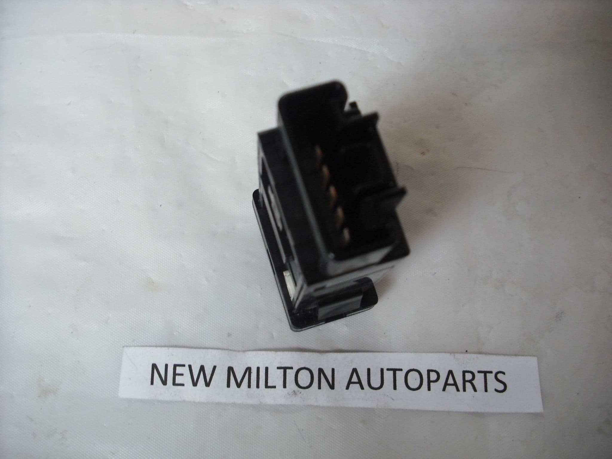 A GENUINE MAZDA 6 HEADLIGHT HEADLAMP HEIGHT LEVELING ADJUSTMENT SWITCH