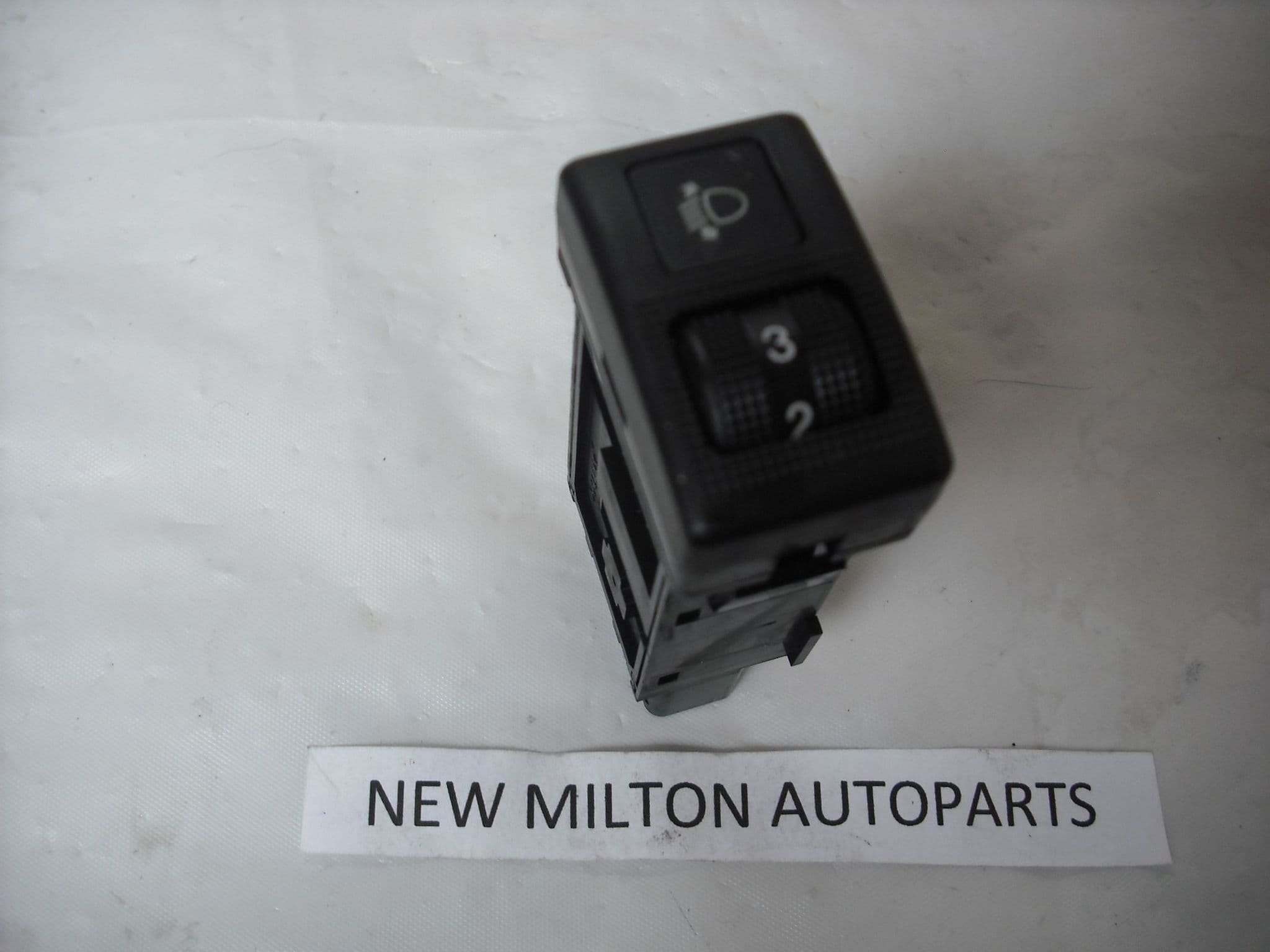 A GENUINE MAZDA 6 HEADLIGHT HEADLAMP HEIGHT LEVELING ADJUSTMENT SWITCH