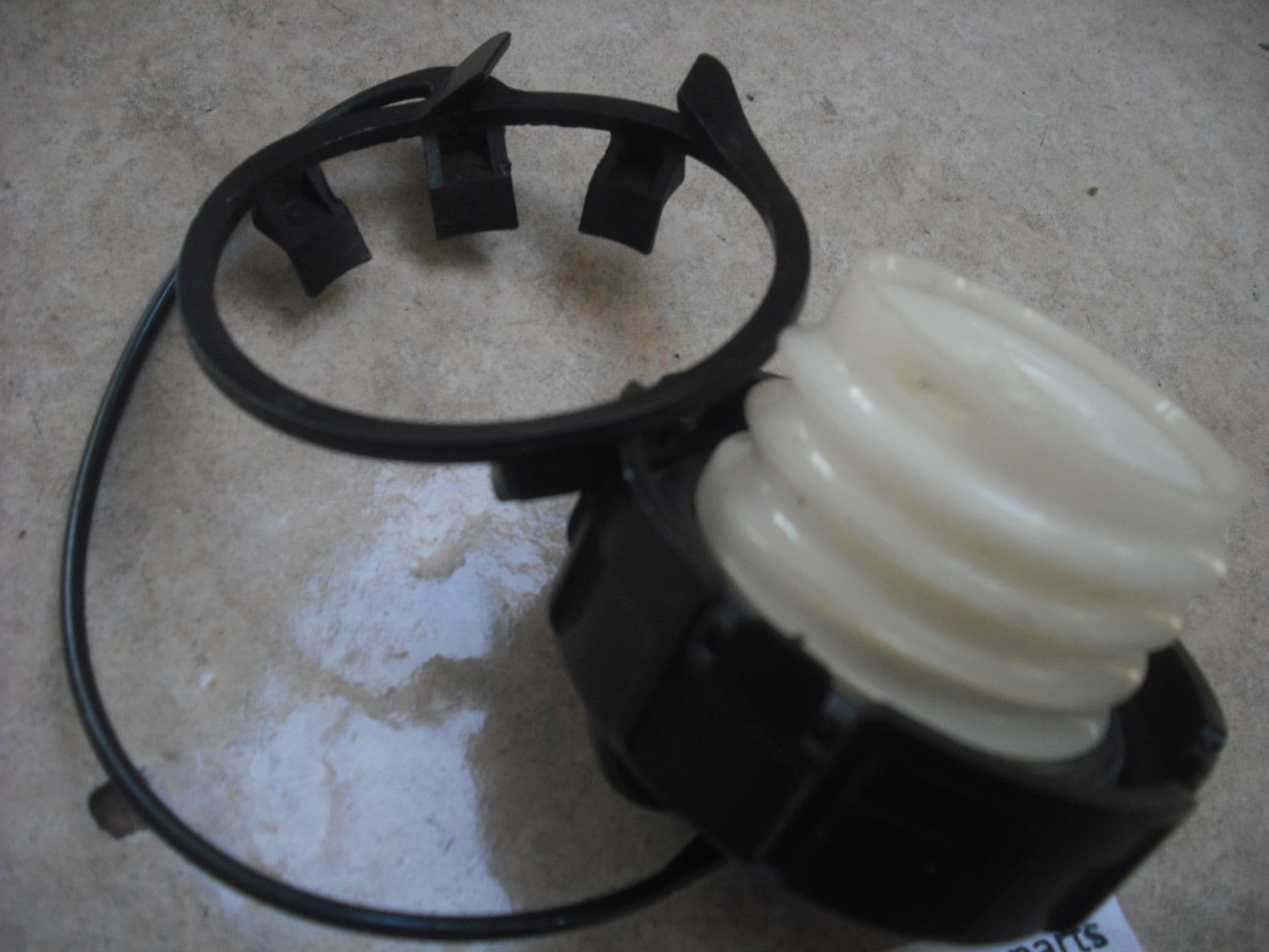 A GENUINE MAZDA PREMACY A GENUINE PETROL FUEL FILLER CAP