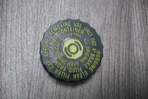 A GENUINE MERCEDES BENZ W204 C CLASS BRAKE FLUID MASTER CYLINDER FILLER CAP