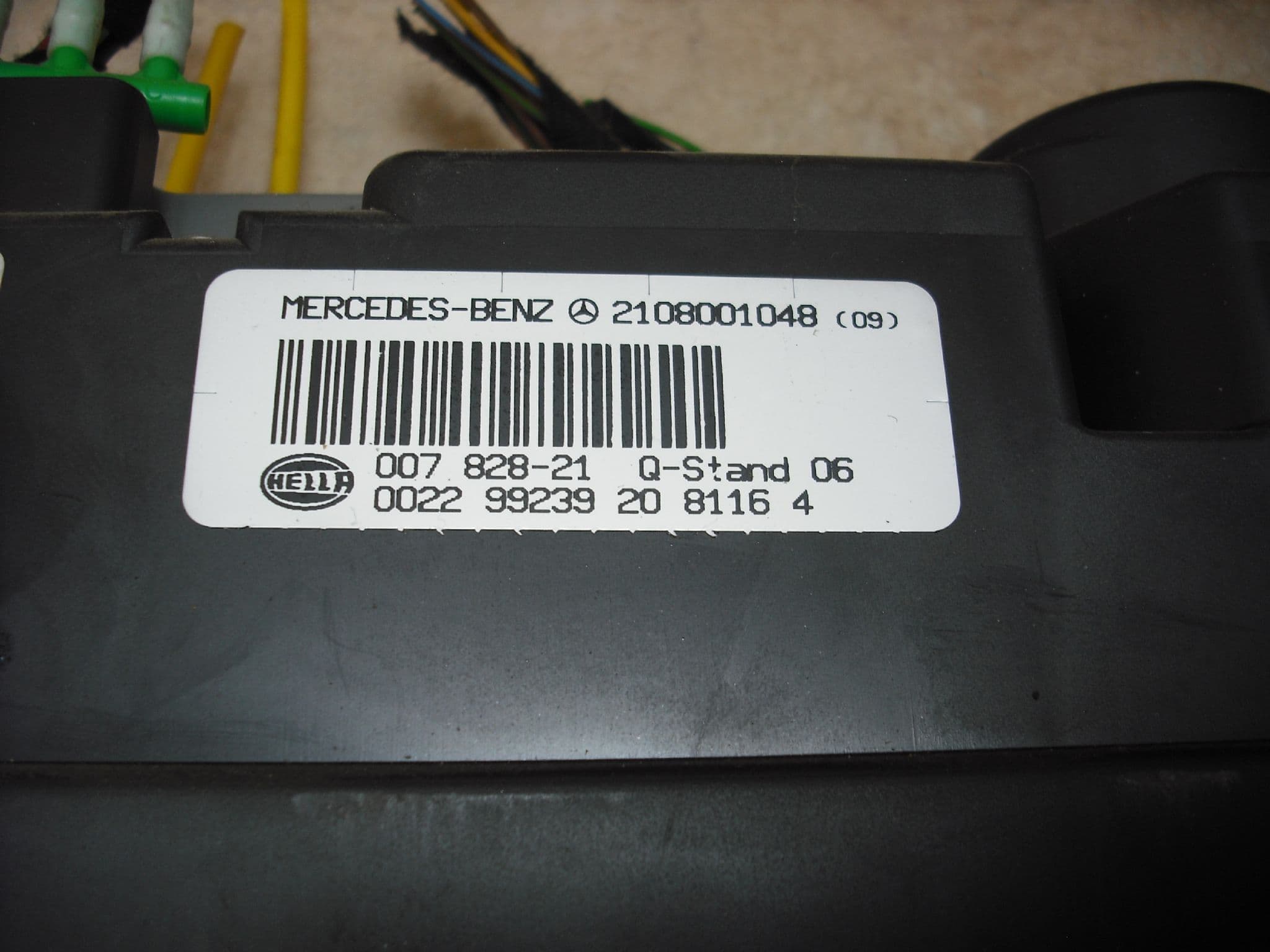 A GENUINE MERCEDES BENZ W208 CLK CENTRAL LOCKING PUMP MODULE 2108001048