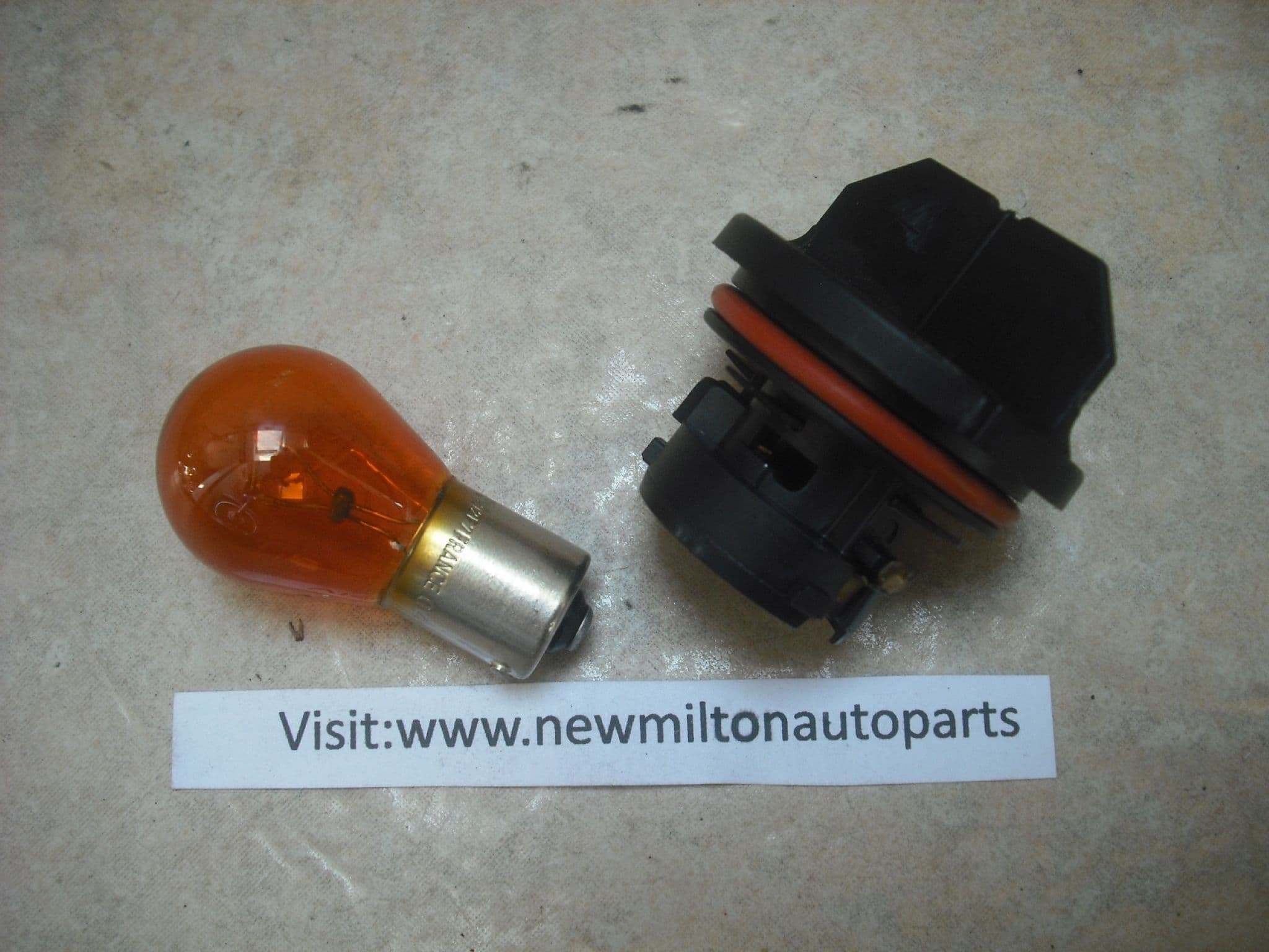 A GENUINE MERCEDES BENZ W211 E CLASS HEADLIGHT HEADLAMP INDICATOR