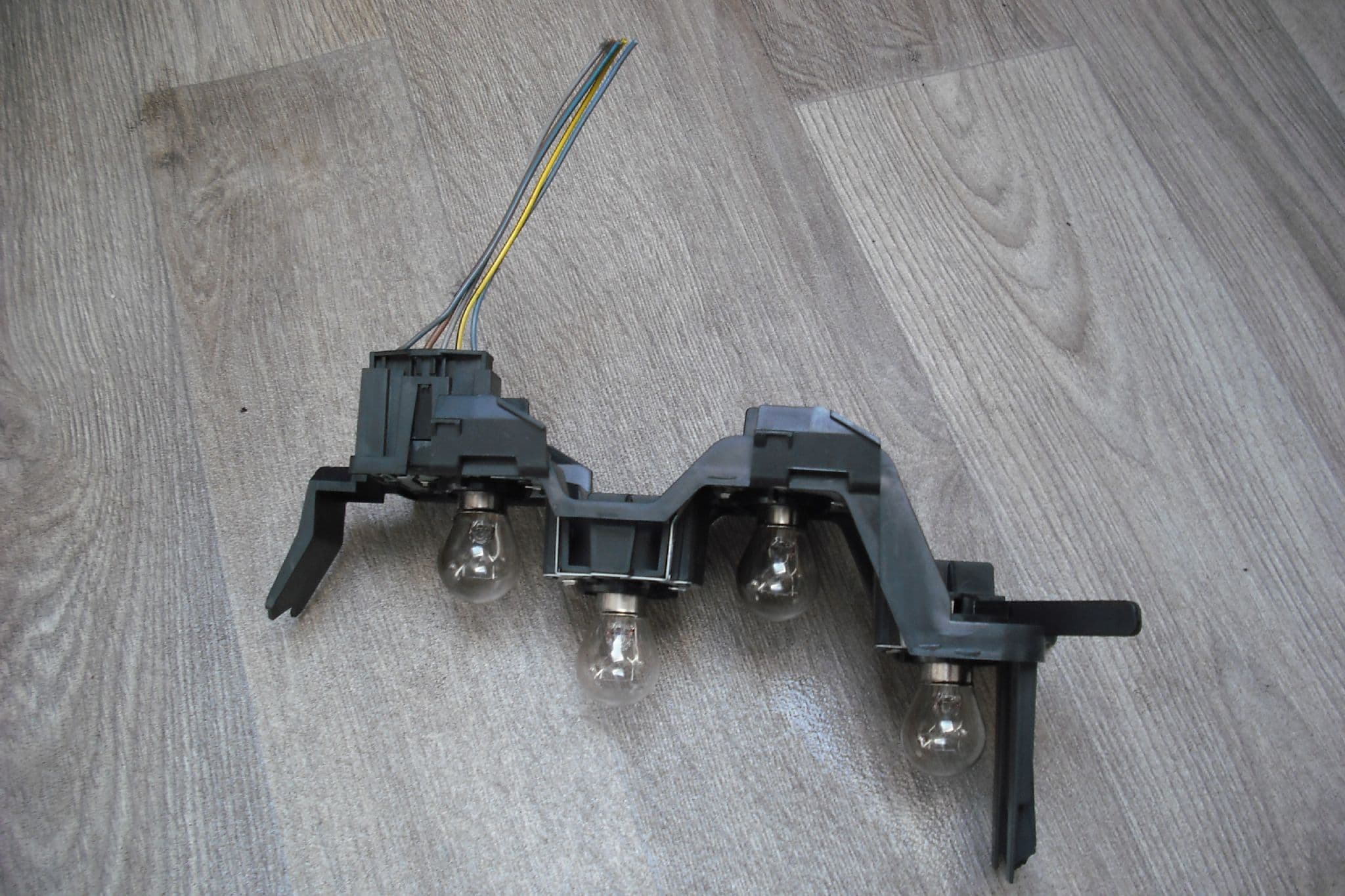 A GENUINE MINI R55 R56 REAR LIGHT BULB HOLDER AND WIRING PLUG