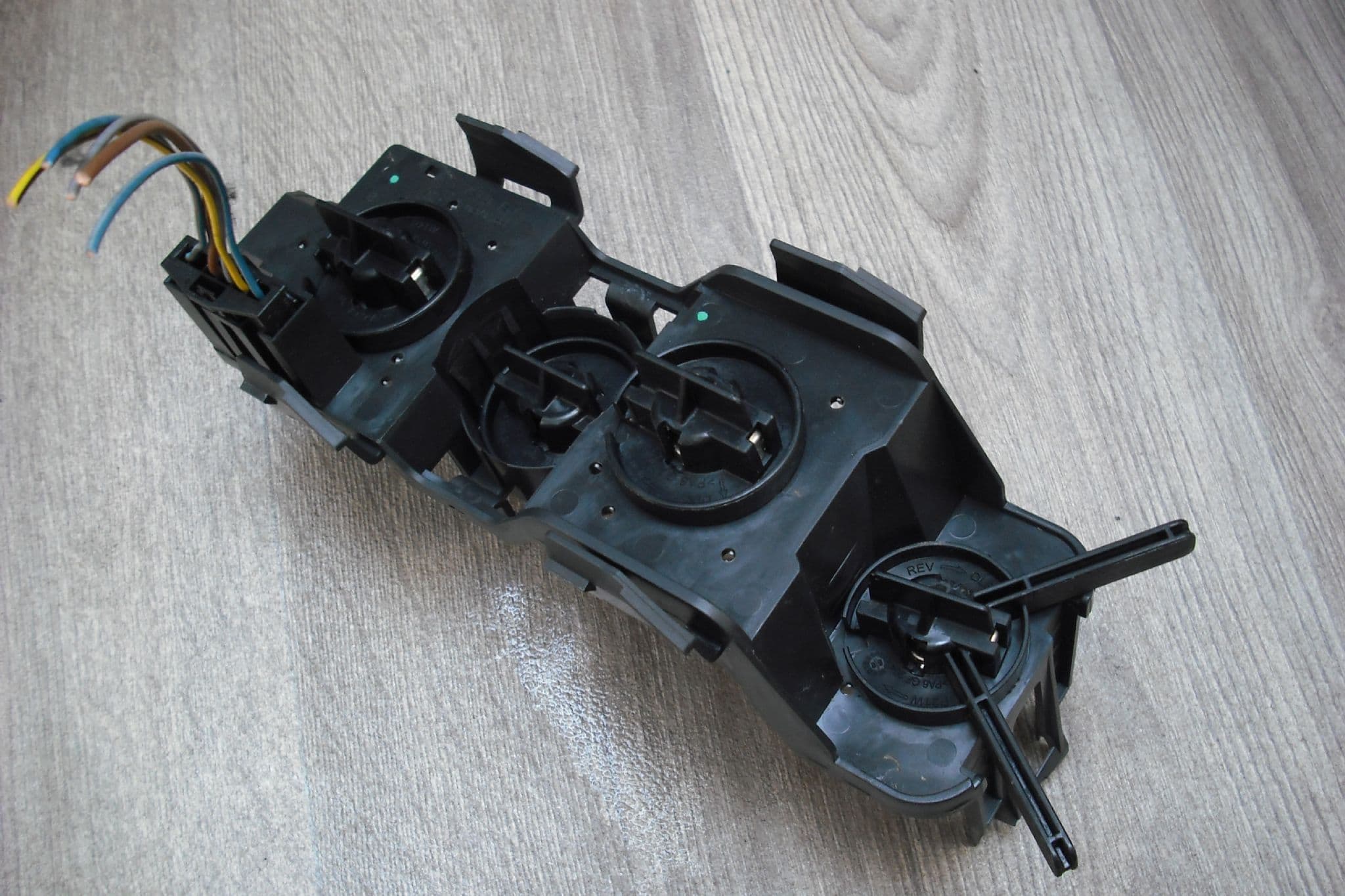 A GENUINE MINI R55 R56 REAR LIGHT BULB HOLDER AND WIRING PLUG