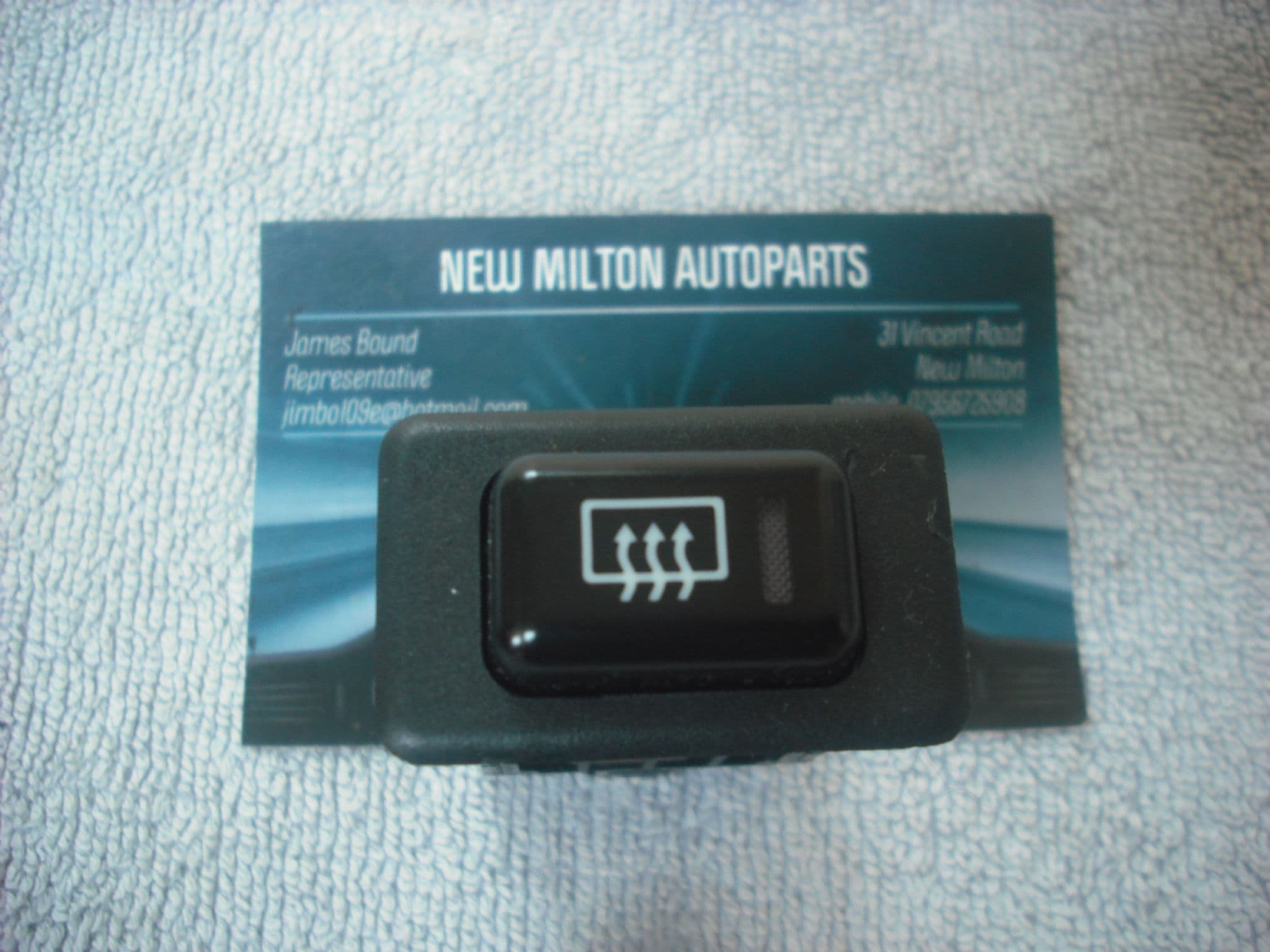 A GENUINE MITSUBISHI SHOGUN PAJERO HEATED REAR WINDOW DEMISTER SWITCH