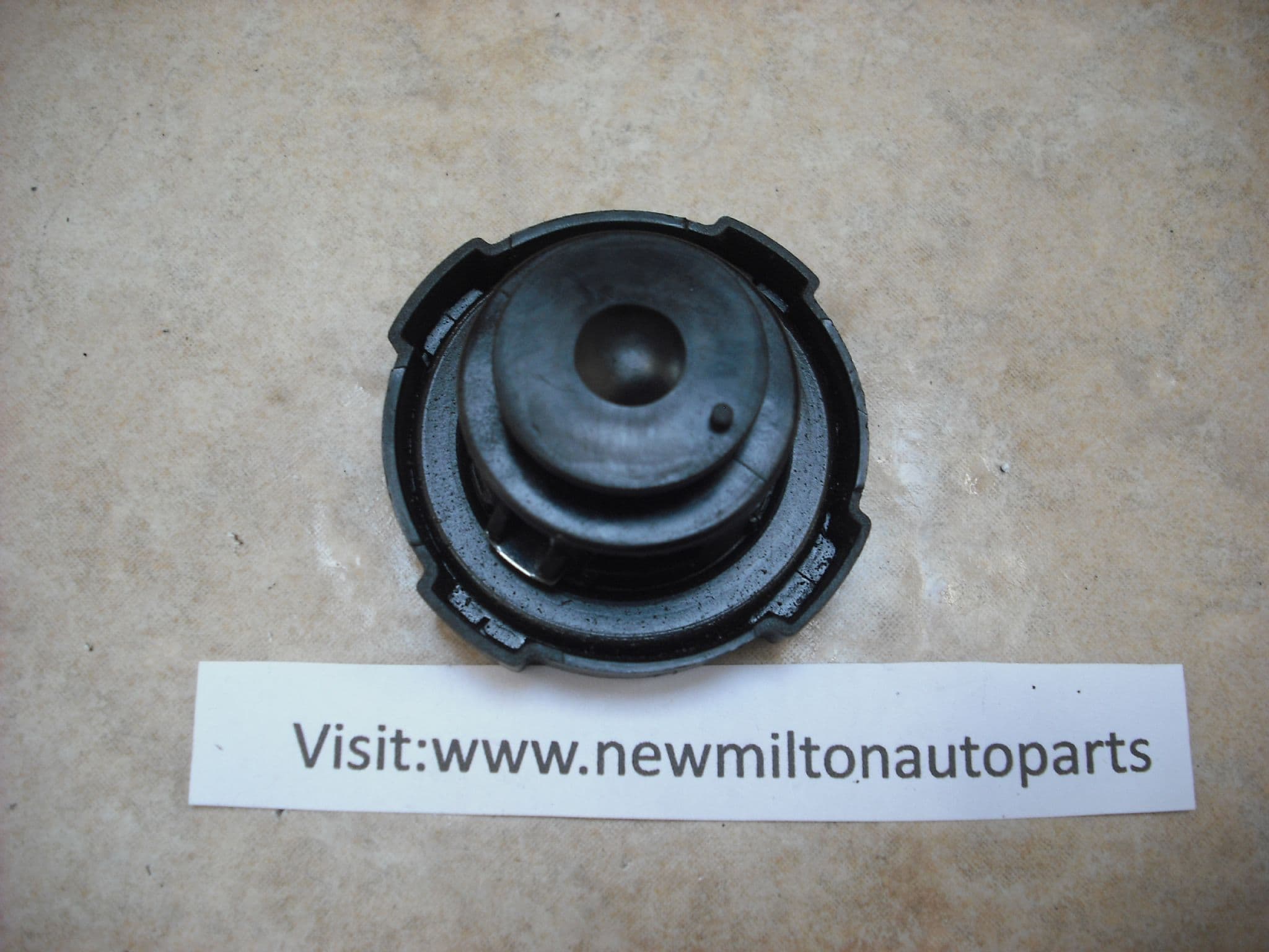 A GENUINE NISSAN MICRA K11 19992001 FACELIFT POWER STEERING BOTTLE