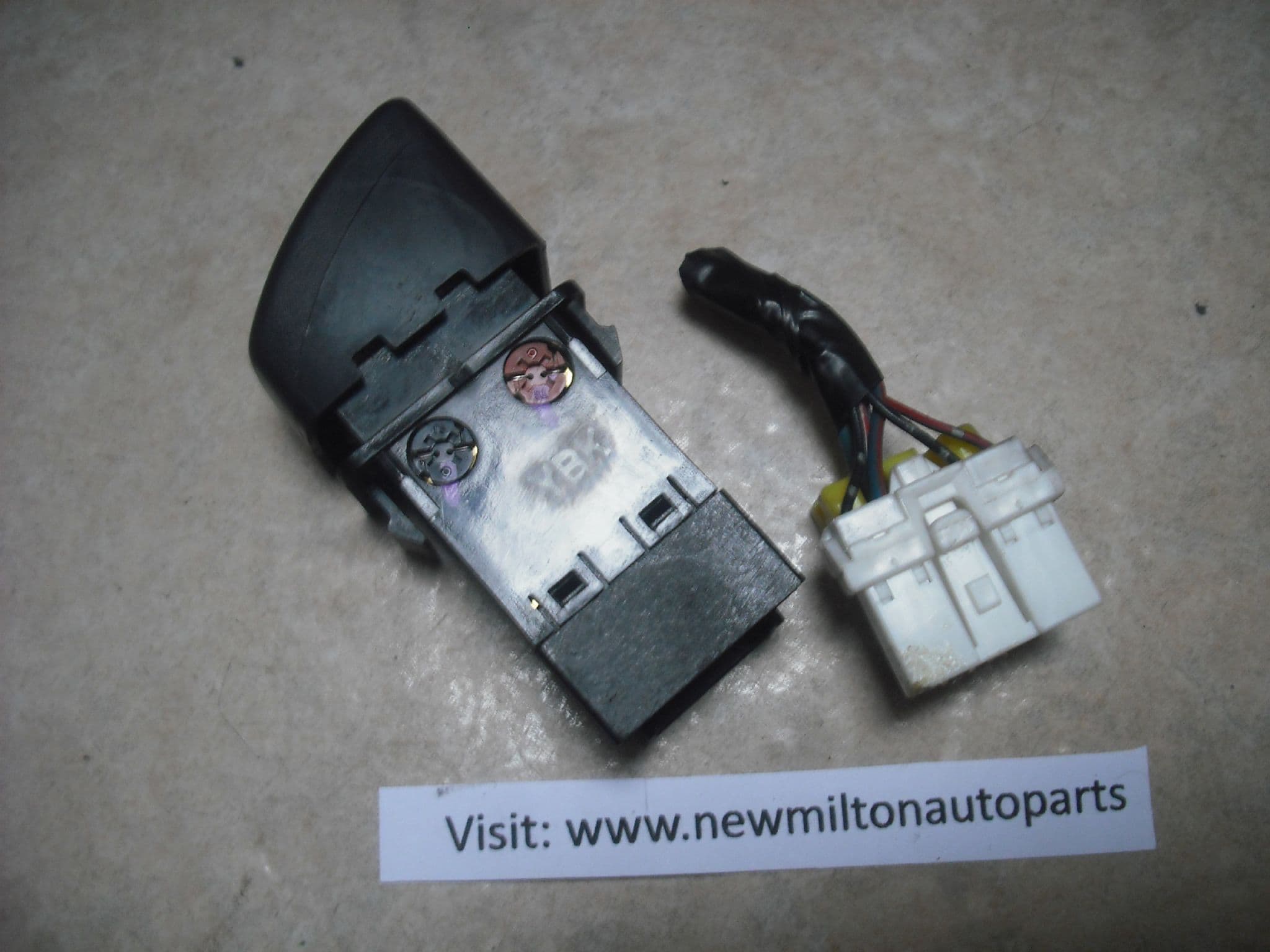 A GENUINE NISSAN MICRA K11 19992002 HEATED REAR WINDOW DEMISTER SWITCH BLACK