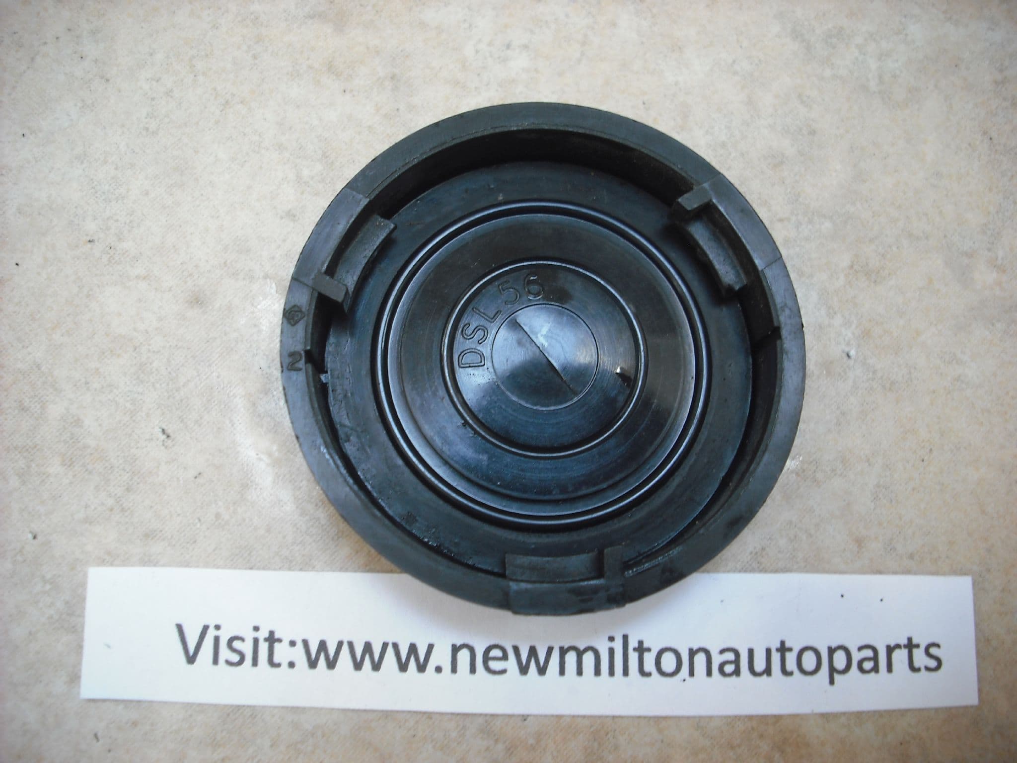 A GENUINE NISSAN MICRA K11 BRAKE FLUID FILLER CAP