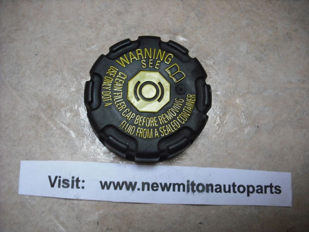 A GENUINE NISSAN MICRA K12 2003-2007 BRAKE FLUID MASTER CYLINDER FILLER CAP