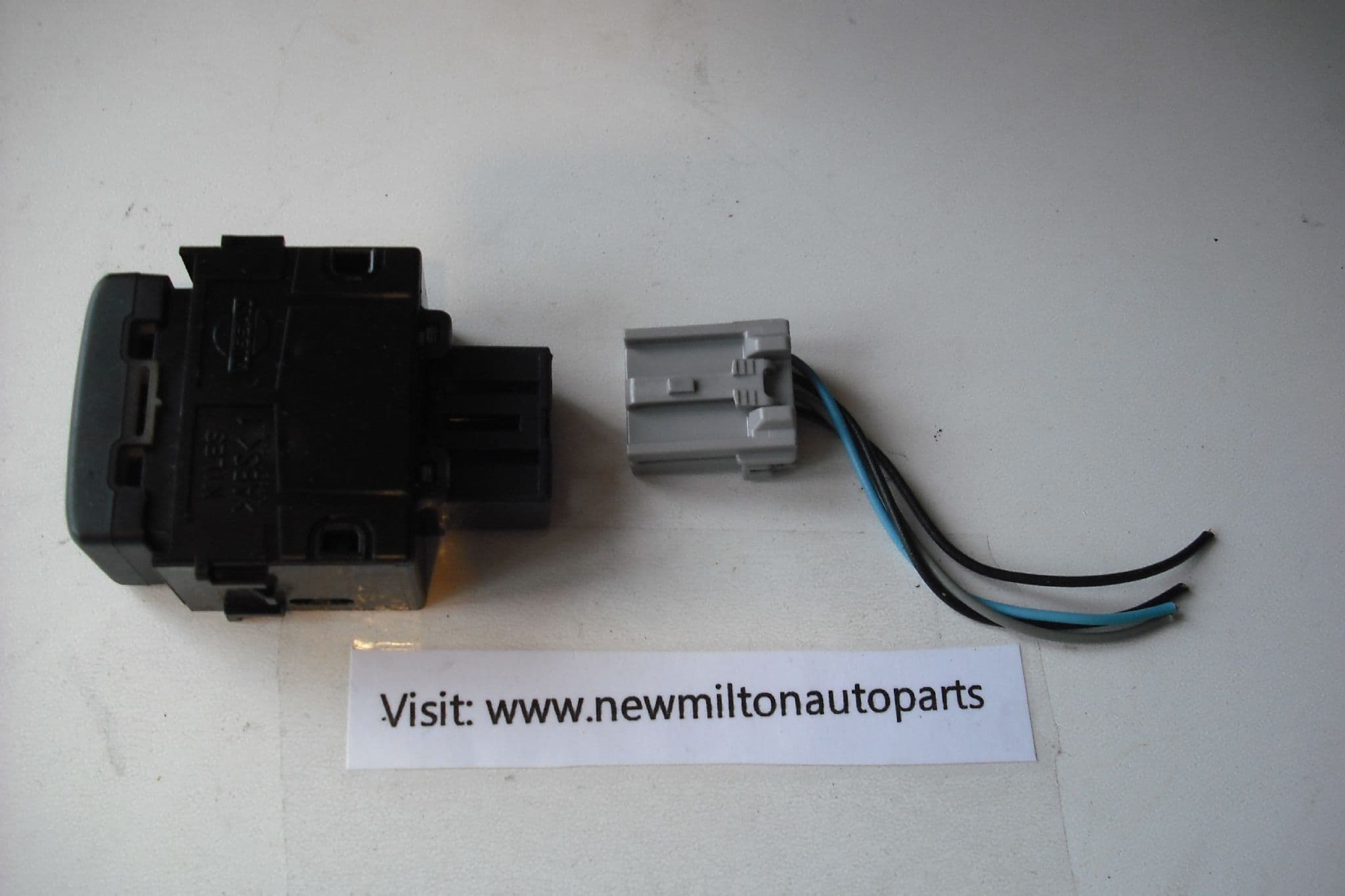 A GENUINE NISSAN MICRA K13 HEADLIGHT HEADLAMP HEIGHT LEVELING